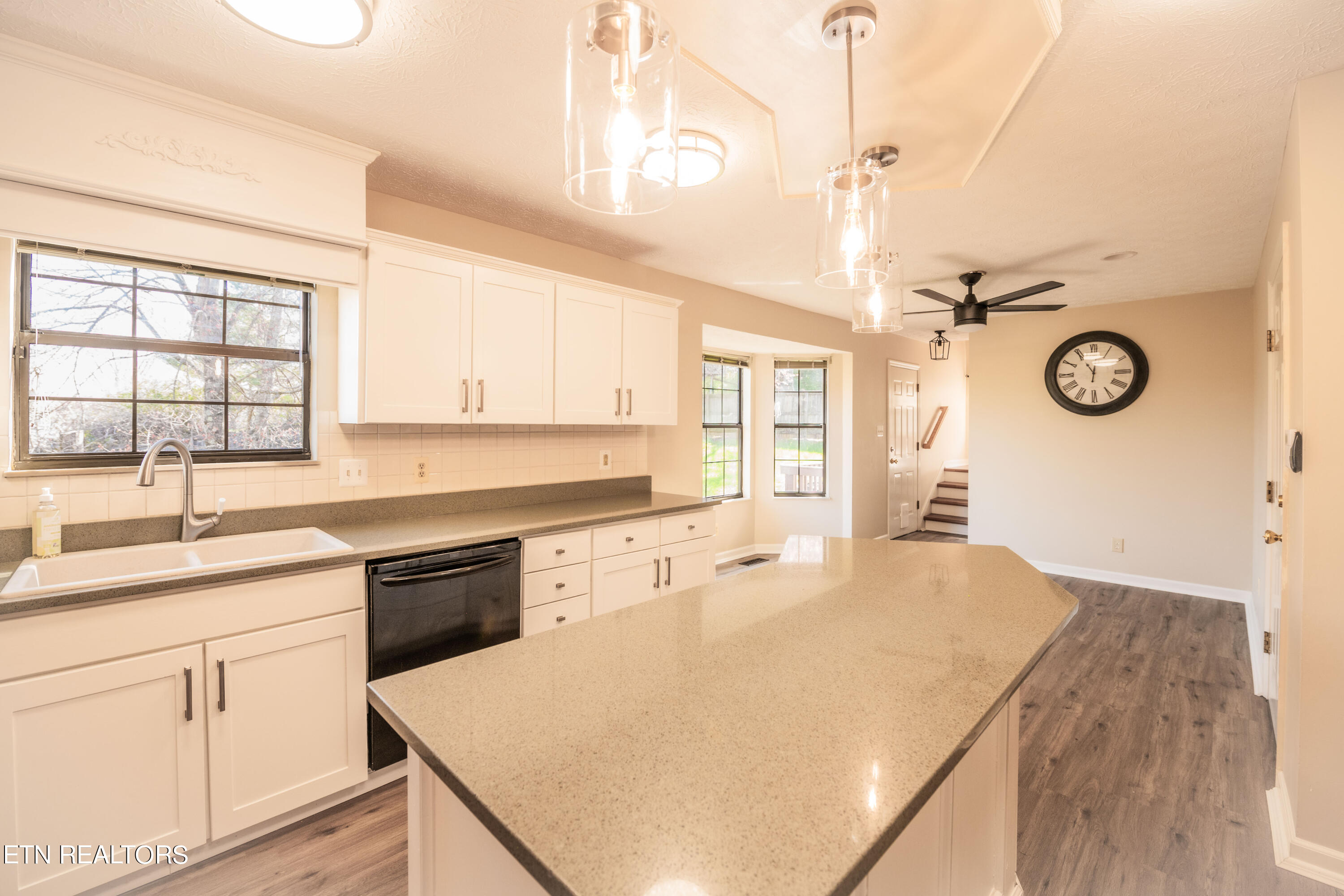 220 Long Bow Rd