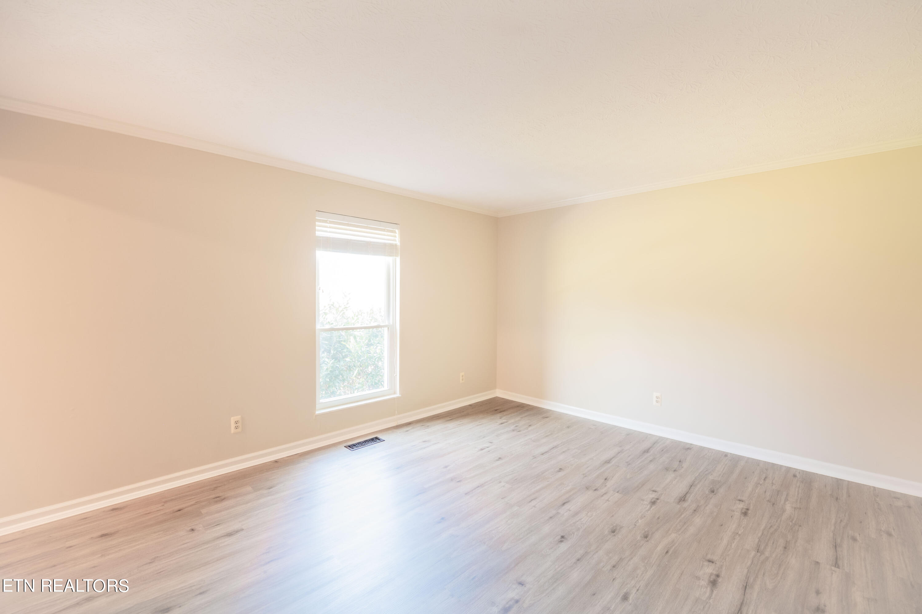 220 Long Bow Rd