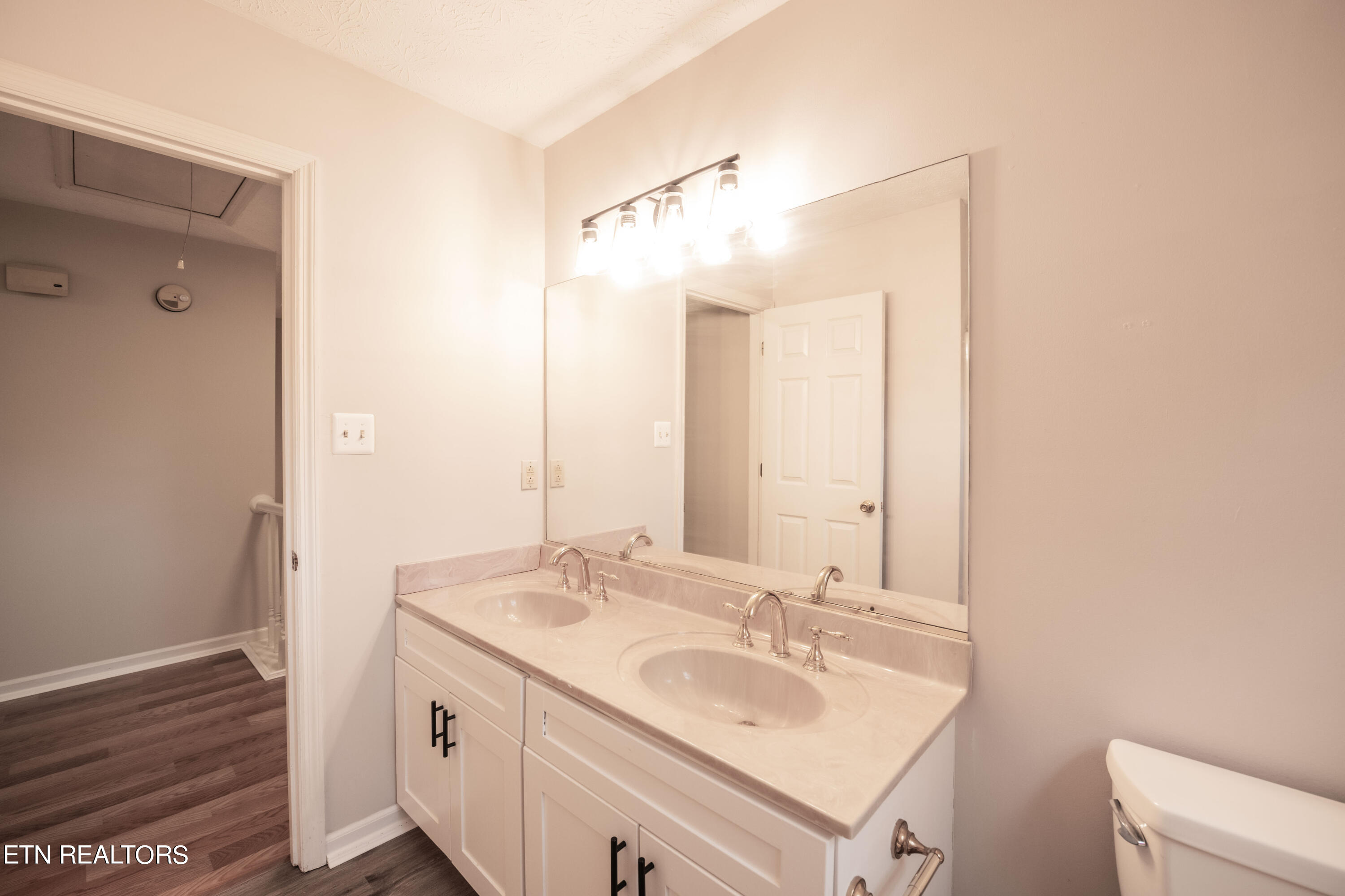 220 Long Bow Rd