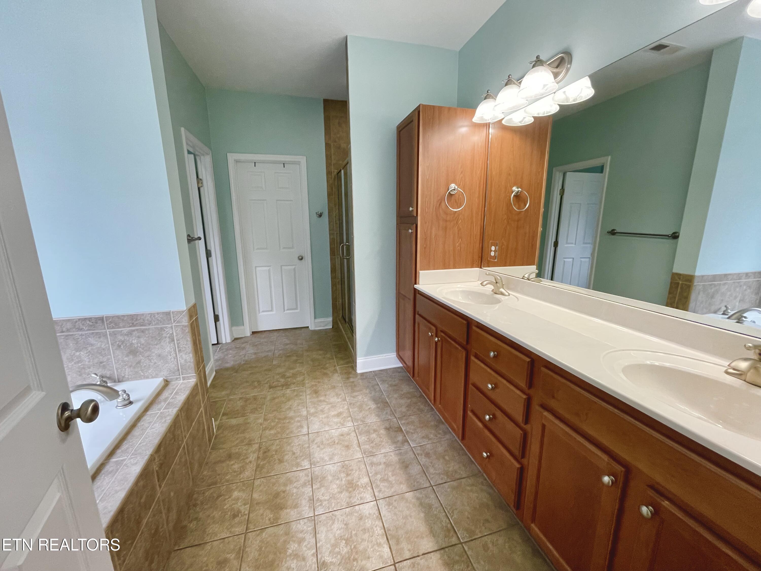 5551 Beverly Square Way
