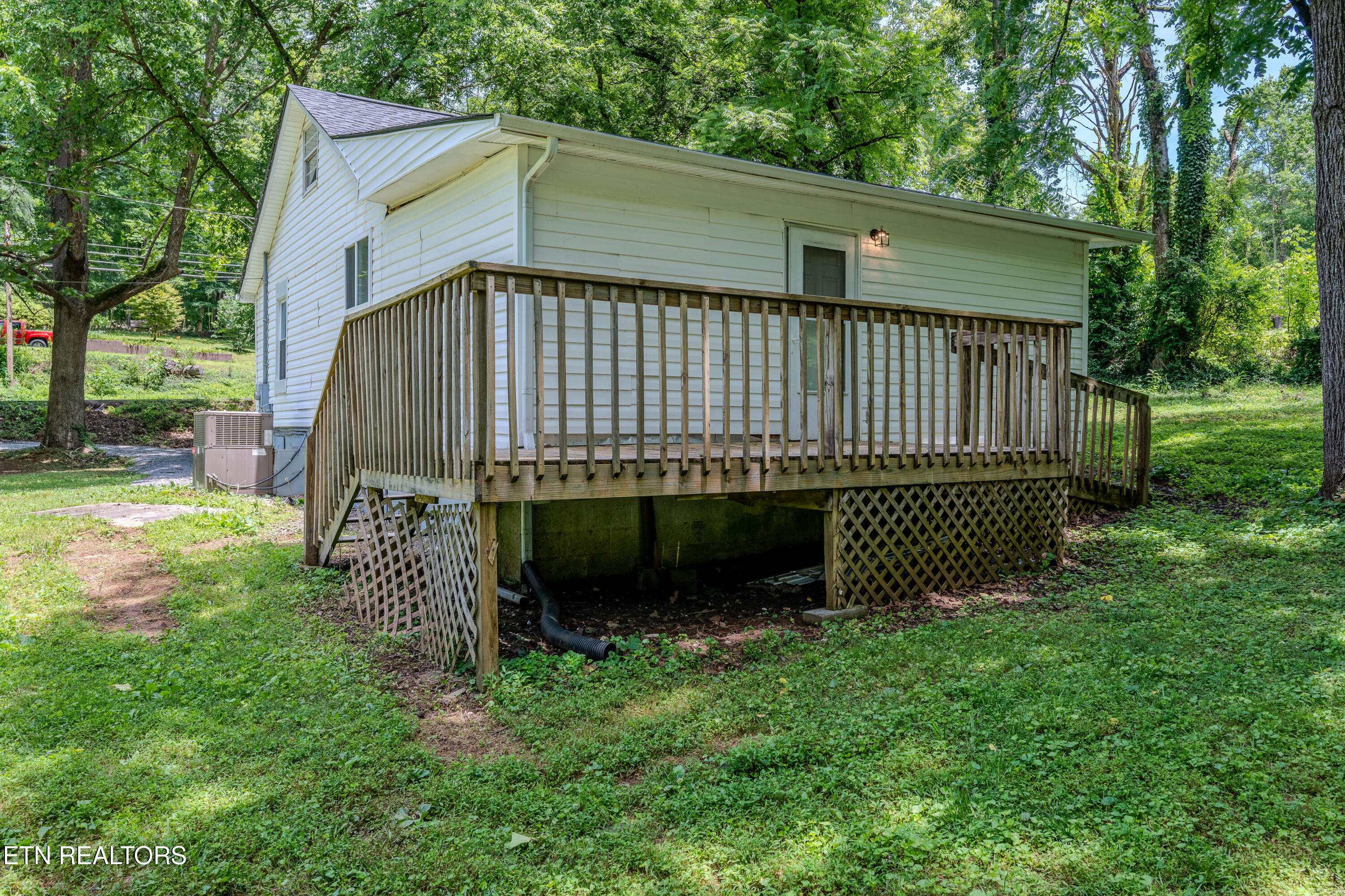 6135 Neubert Springs Rd