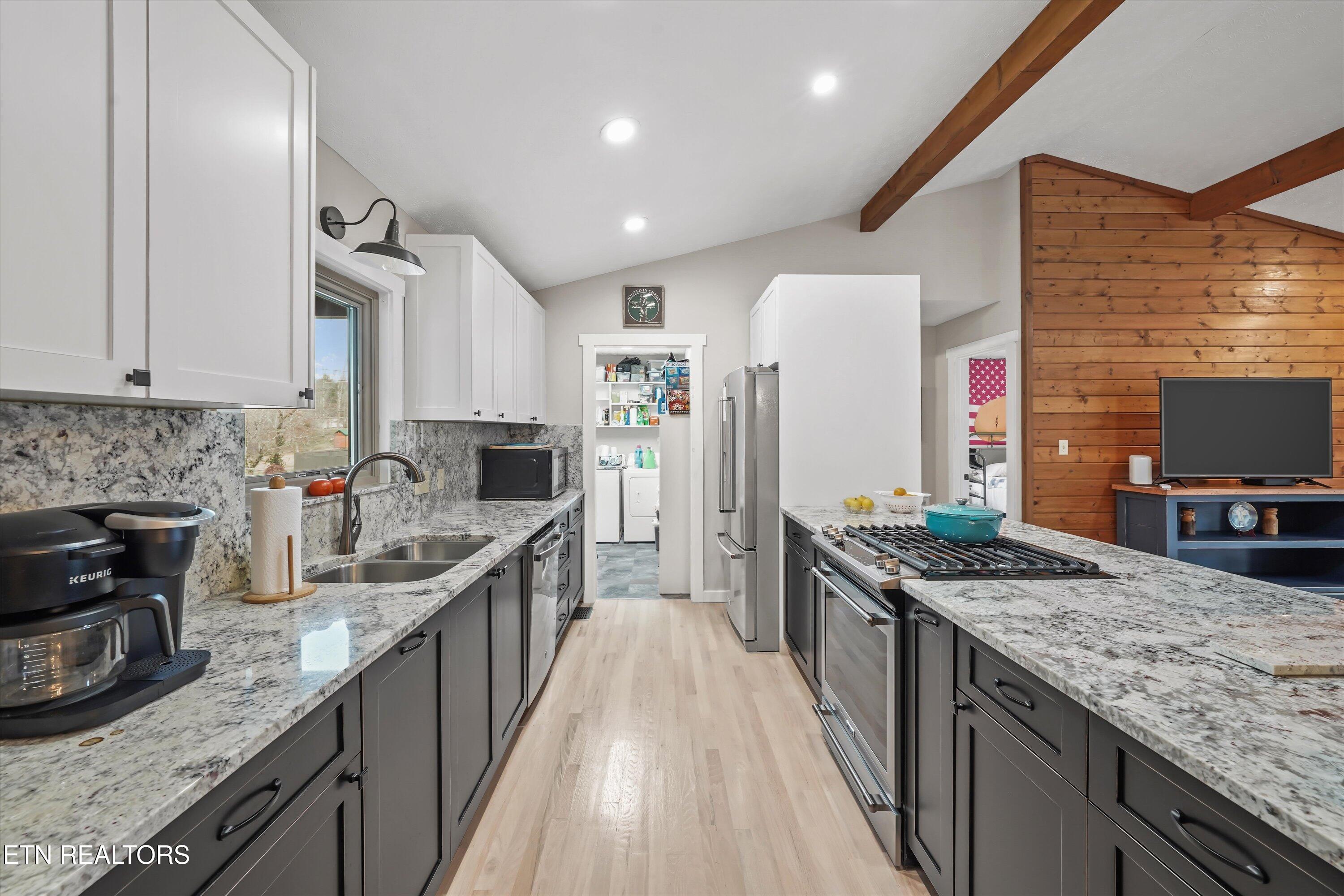 3225 Laurelwood Ave