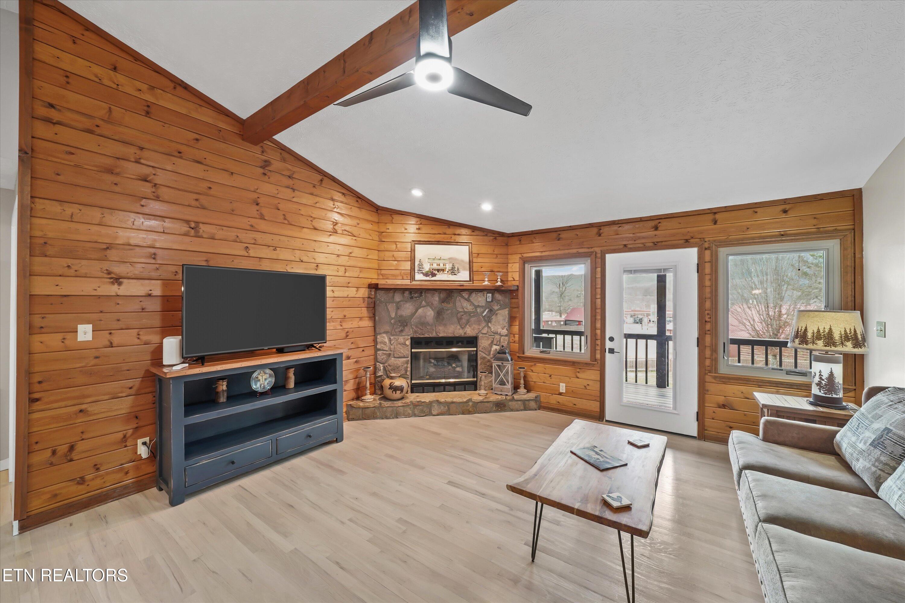 3225 Laurelwood Ave