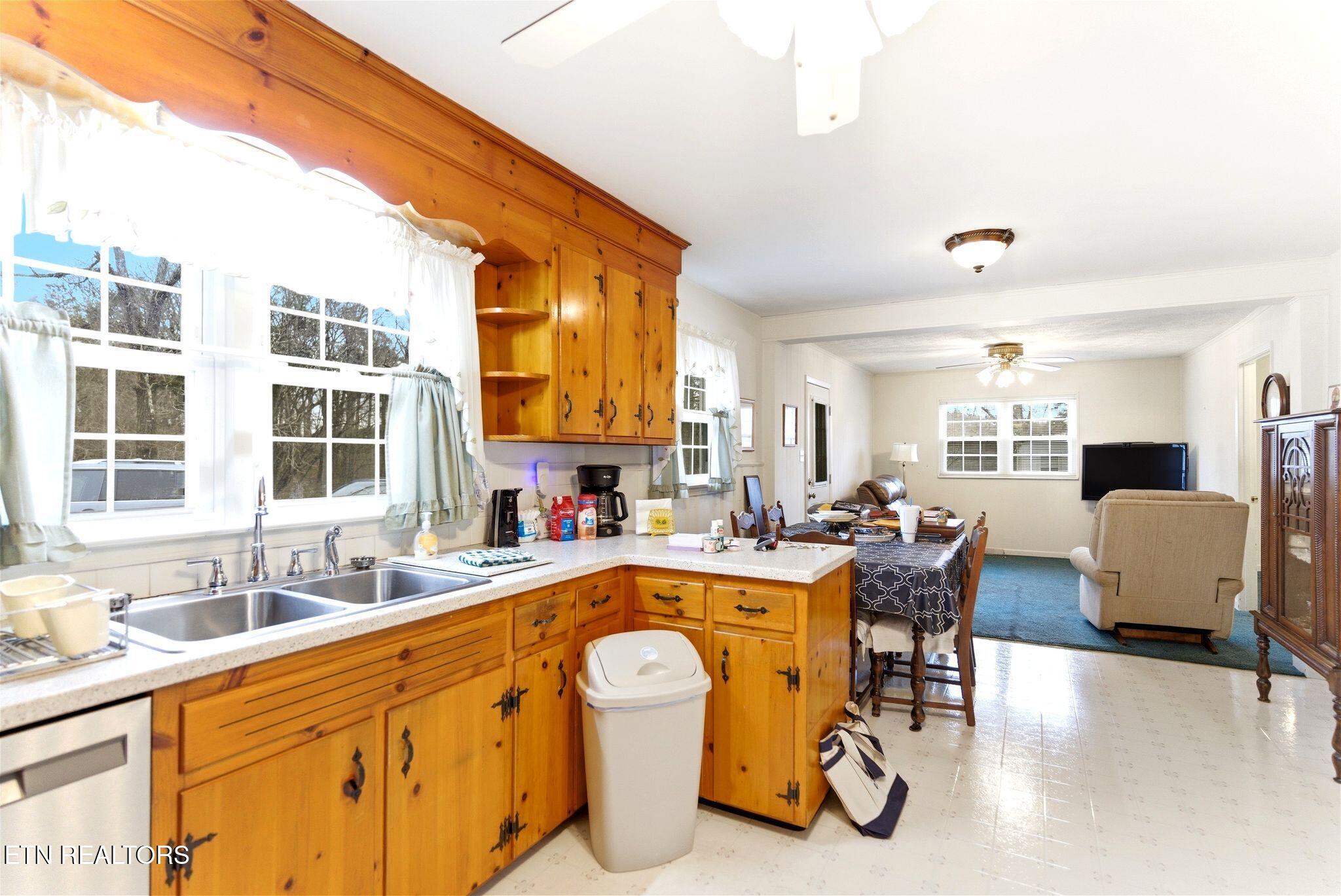 8304 Sevierville Pike
