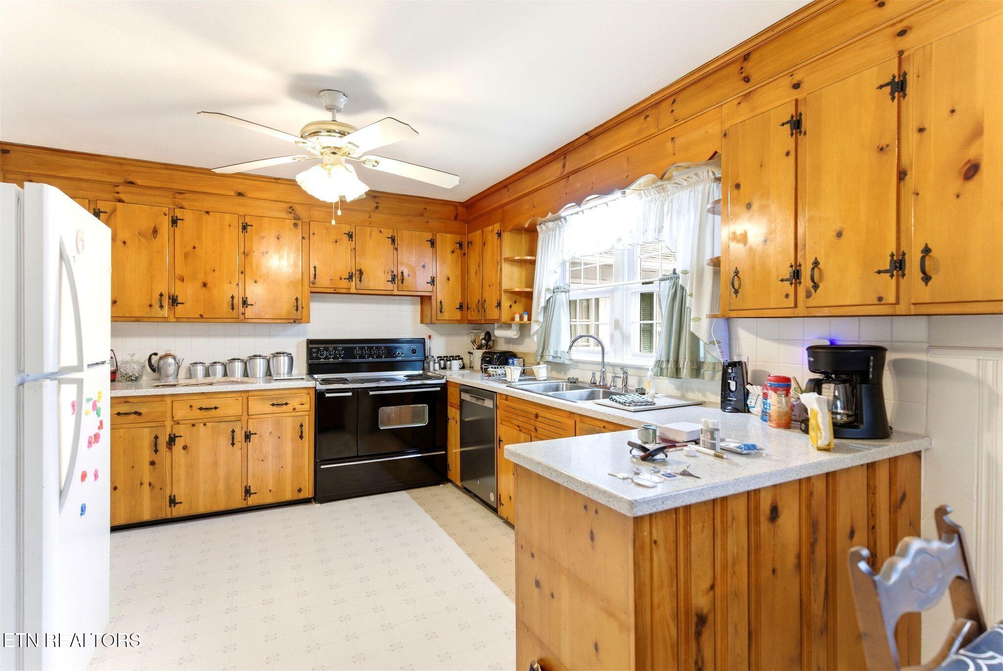 8304 Sevierville Pike