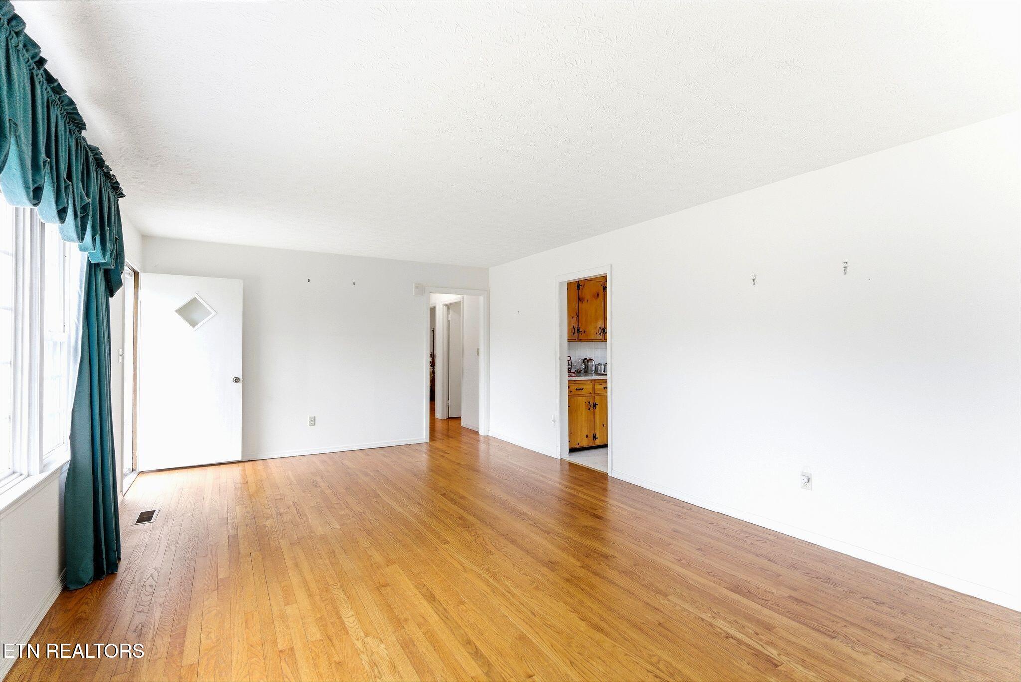 8304 Sevierville Pike