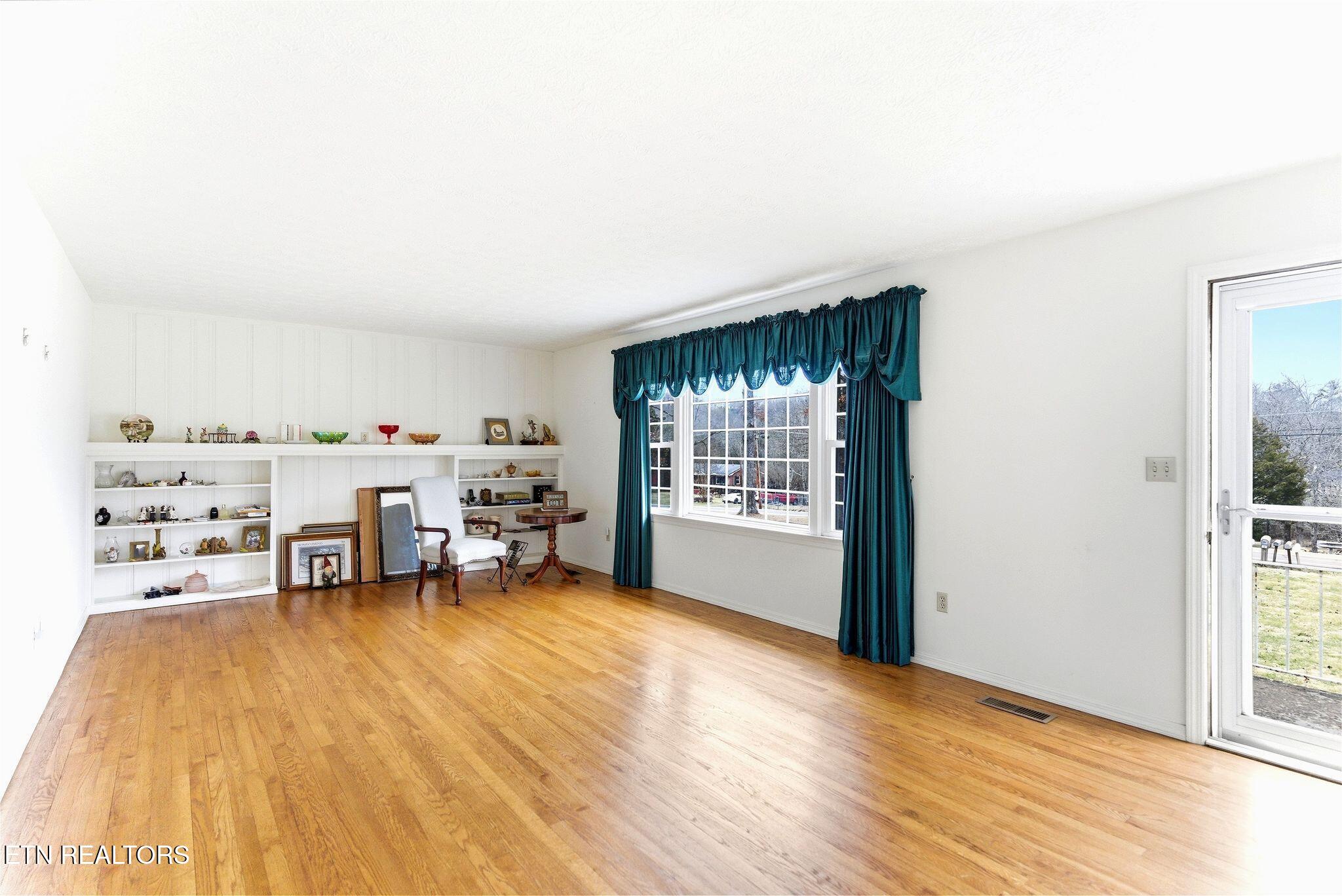 8304 Sevierville Pike