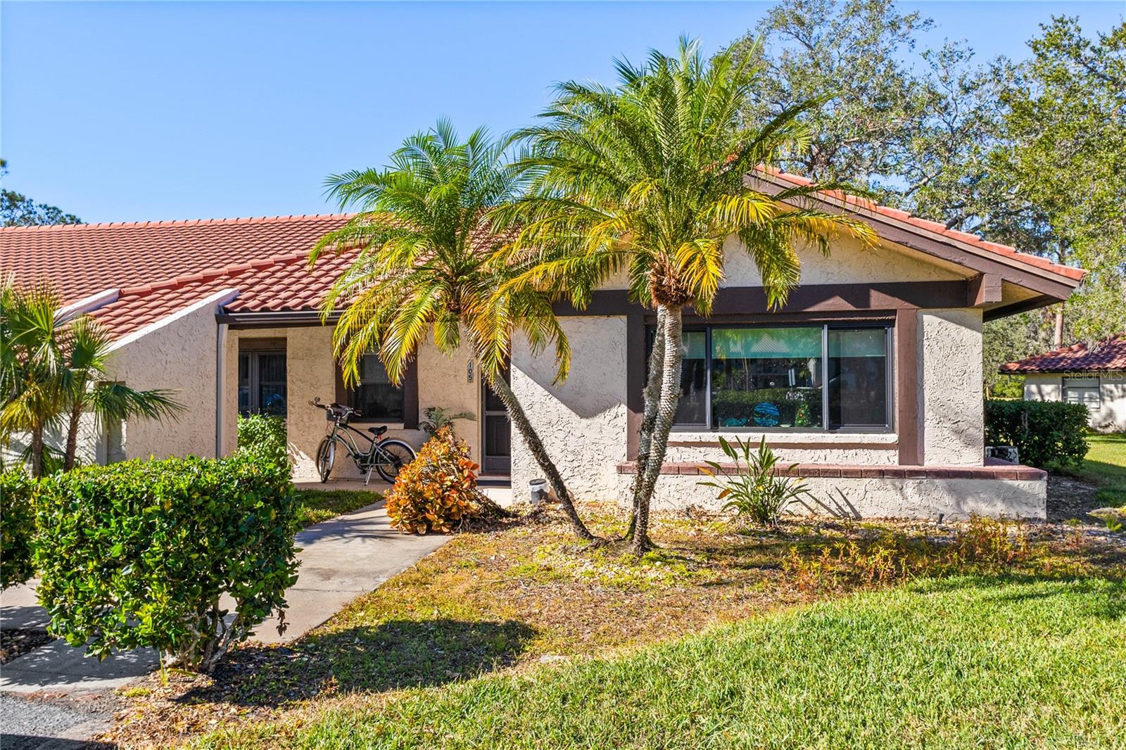 5635 GOLF POINTE DR #105