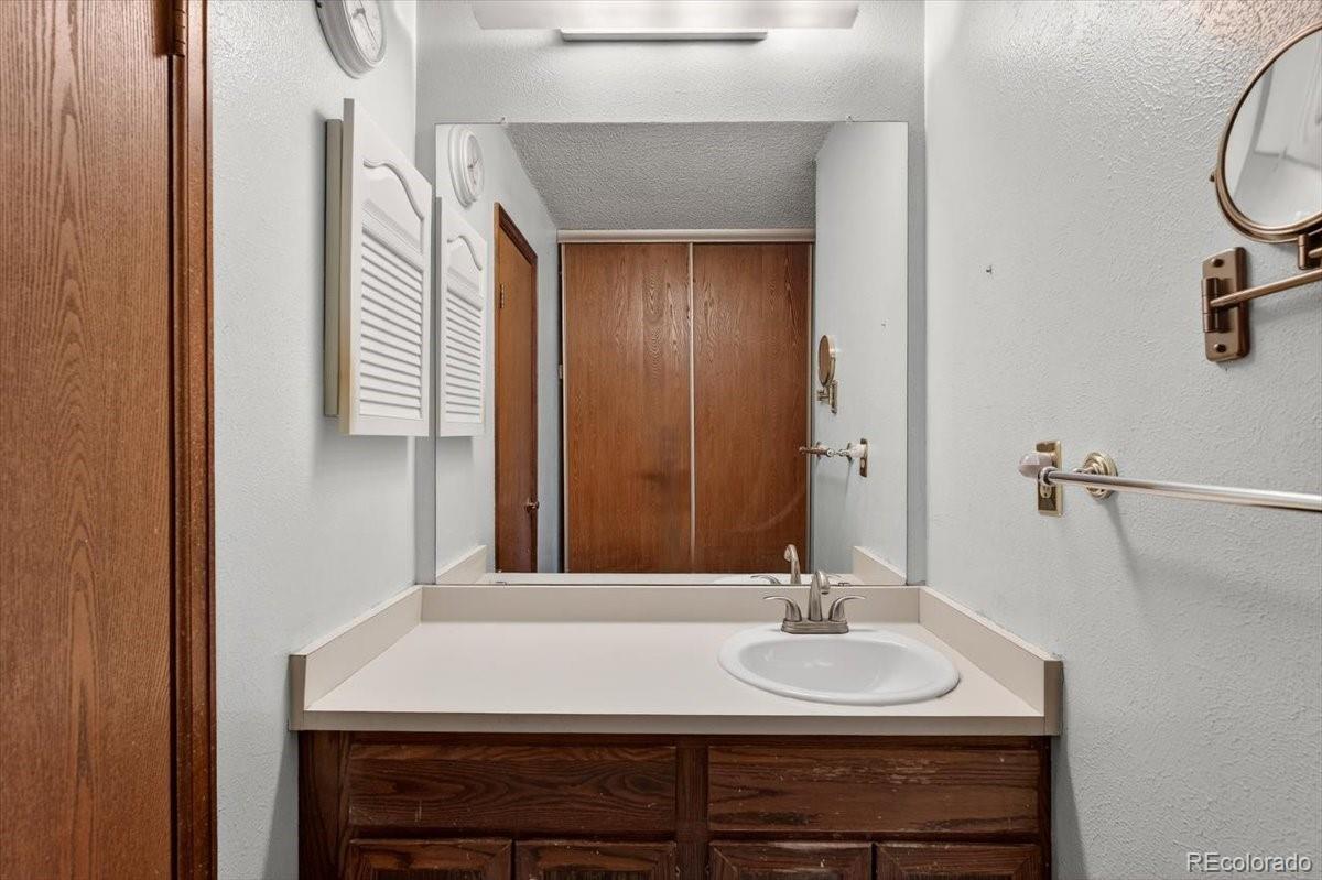 1459 S Ventura Street