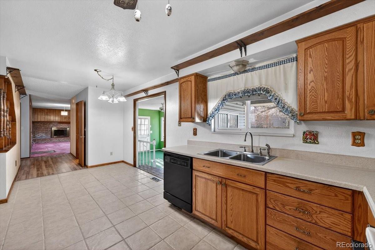 1459 S Ventura Street