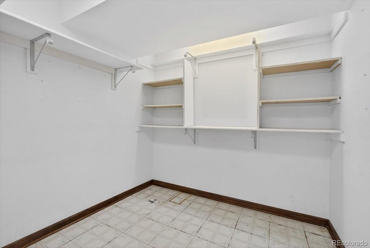 1459 S Ventura Street