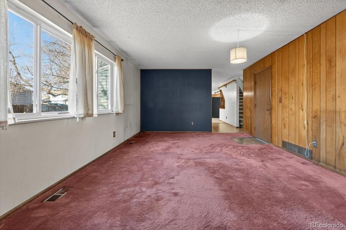 1459 S Ventura Street