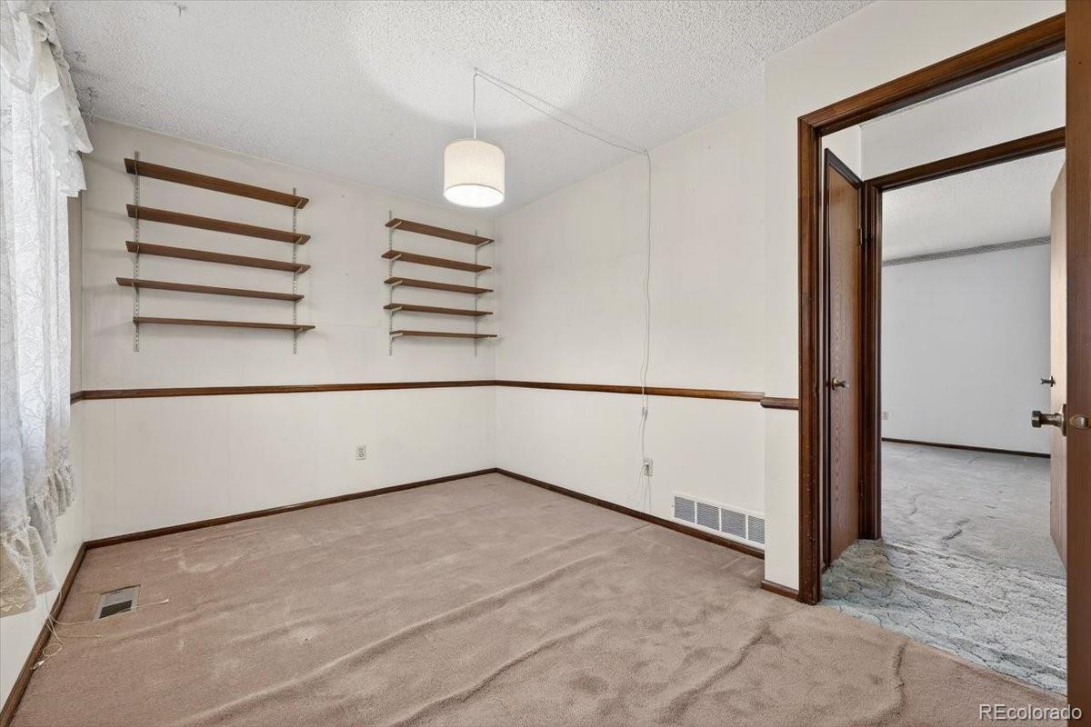 1459 S Ventura Street