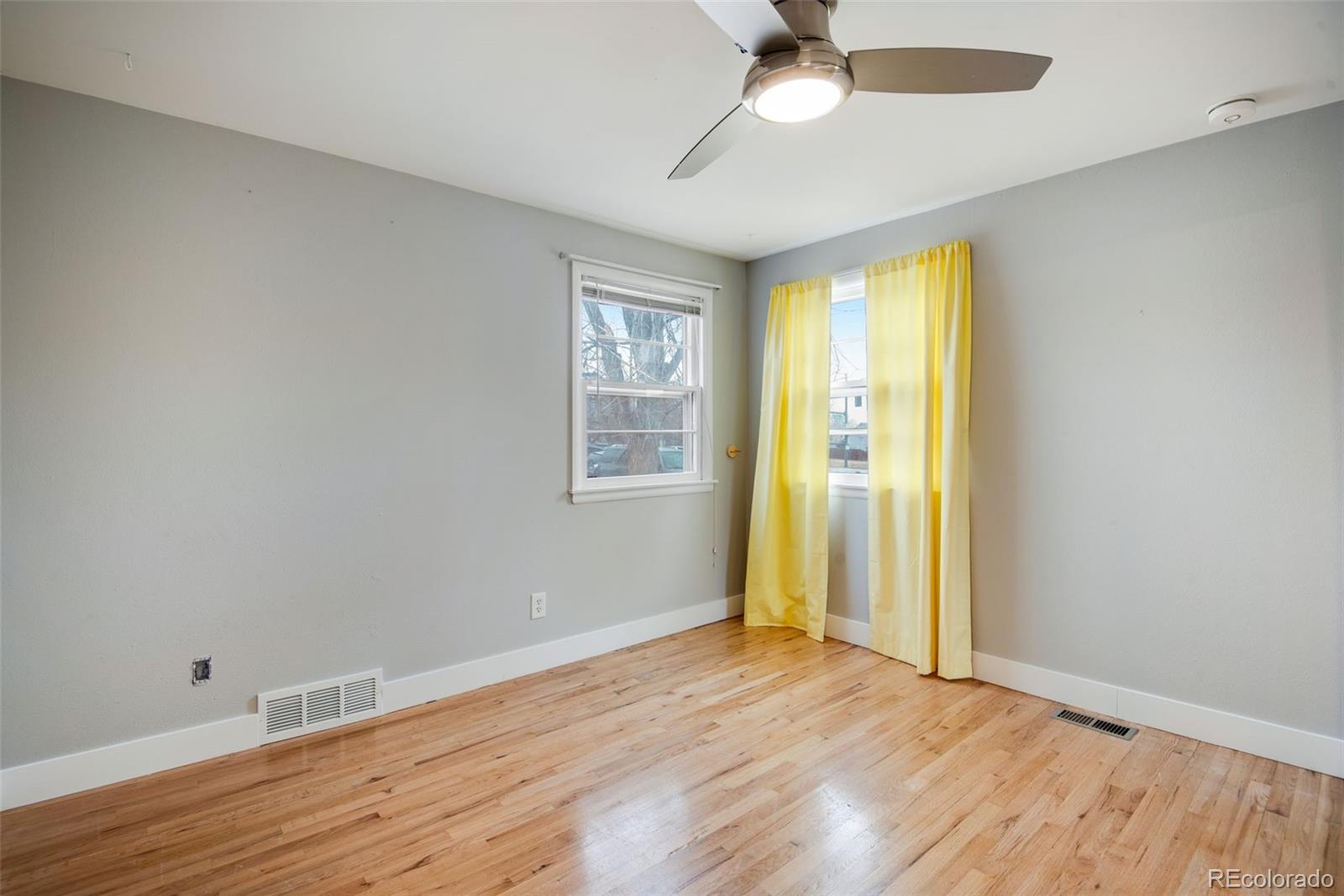 2716 S Irving Street