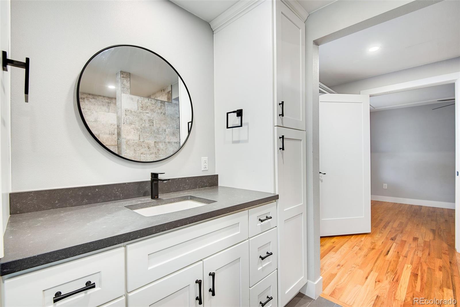 2716 S Irving Street