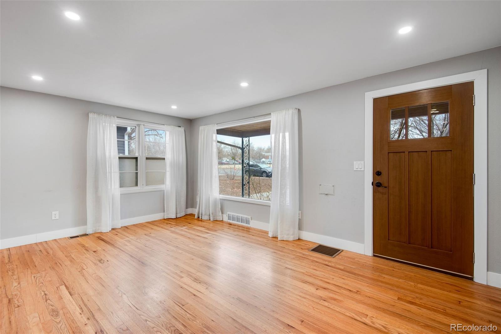 2716 S Irving Street