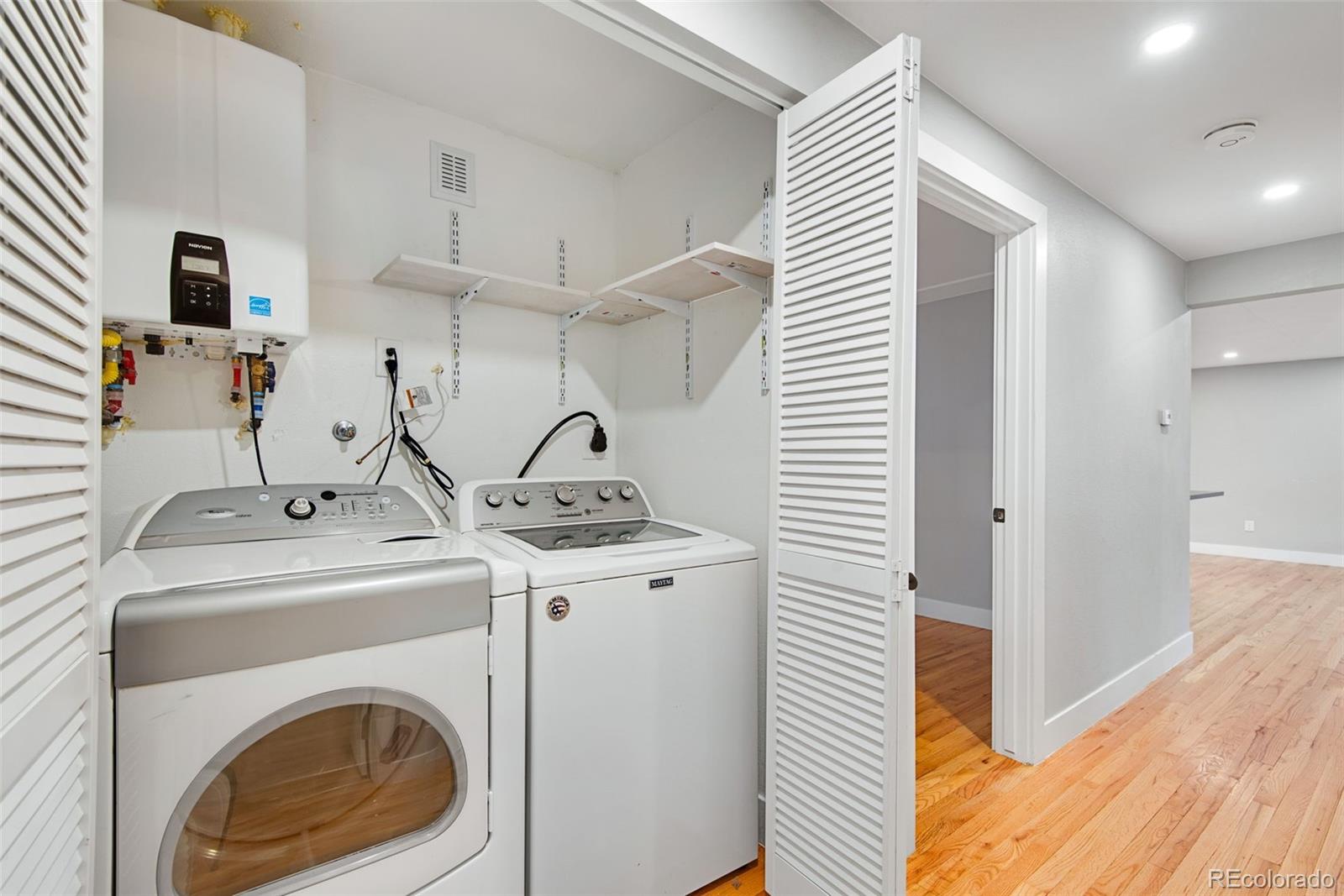 2716 S Irving Street