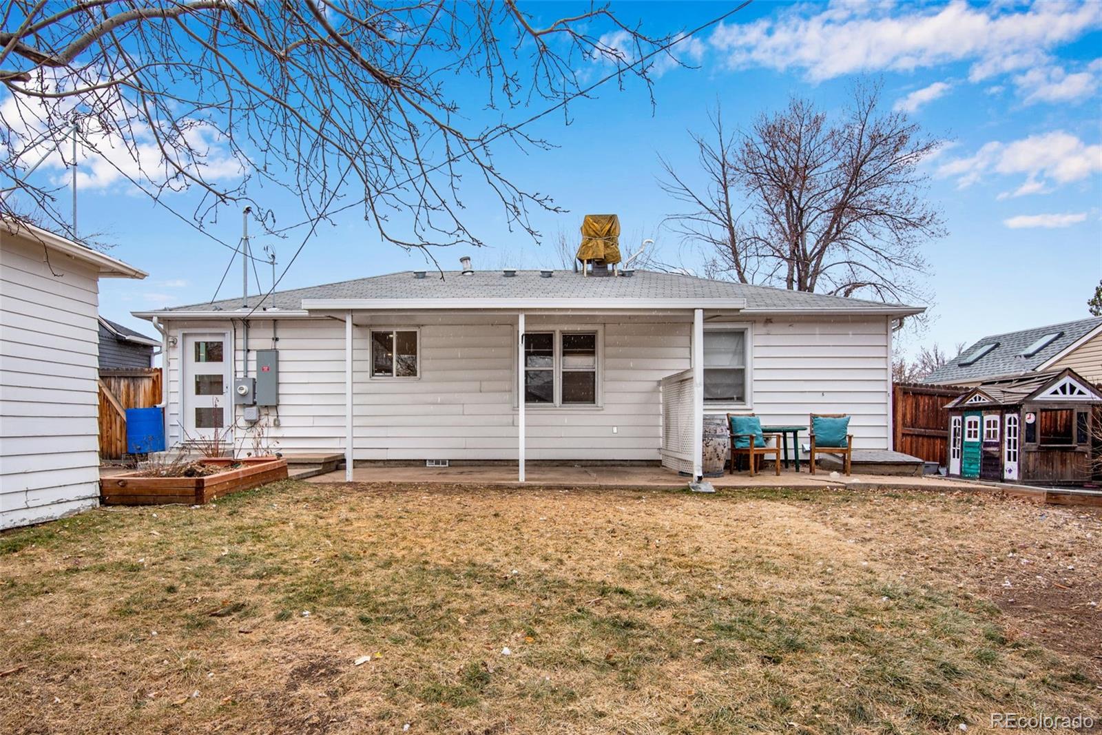 2716 S Irving Street