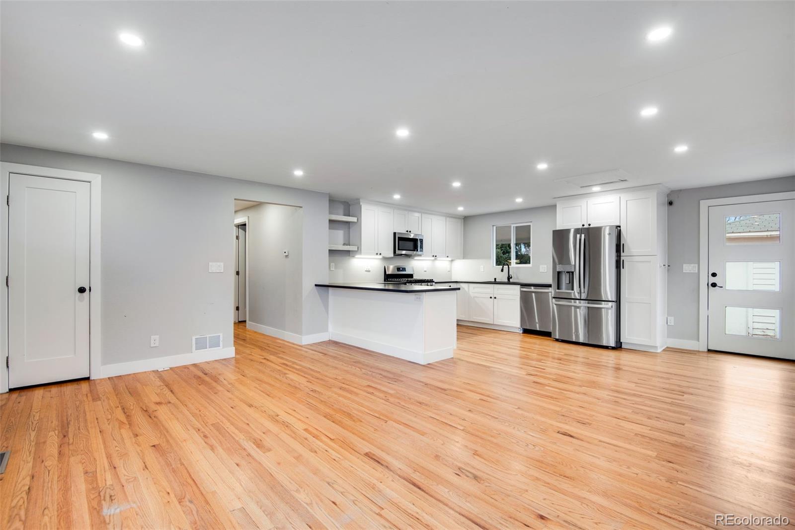 2716 S Irving Street