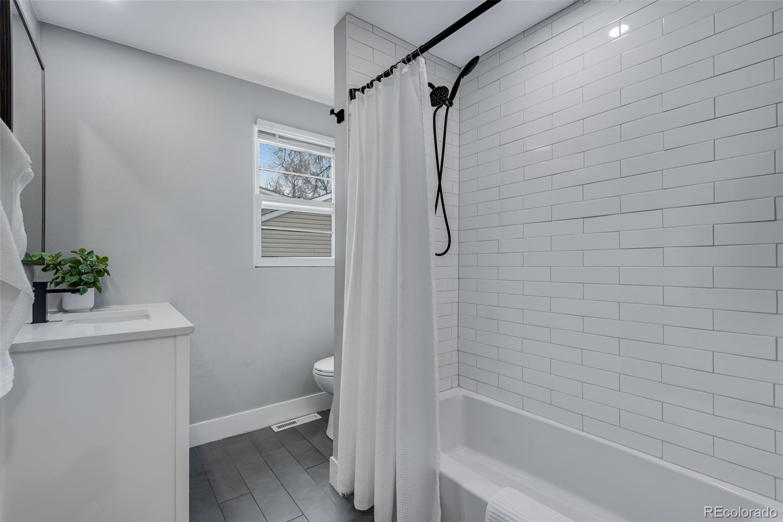 2716 S Irving Street