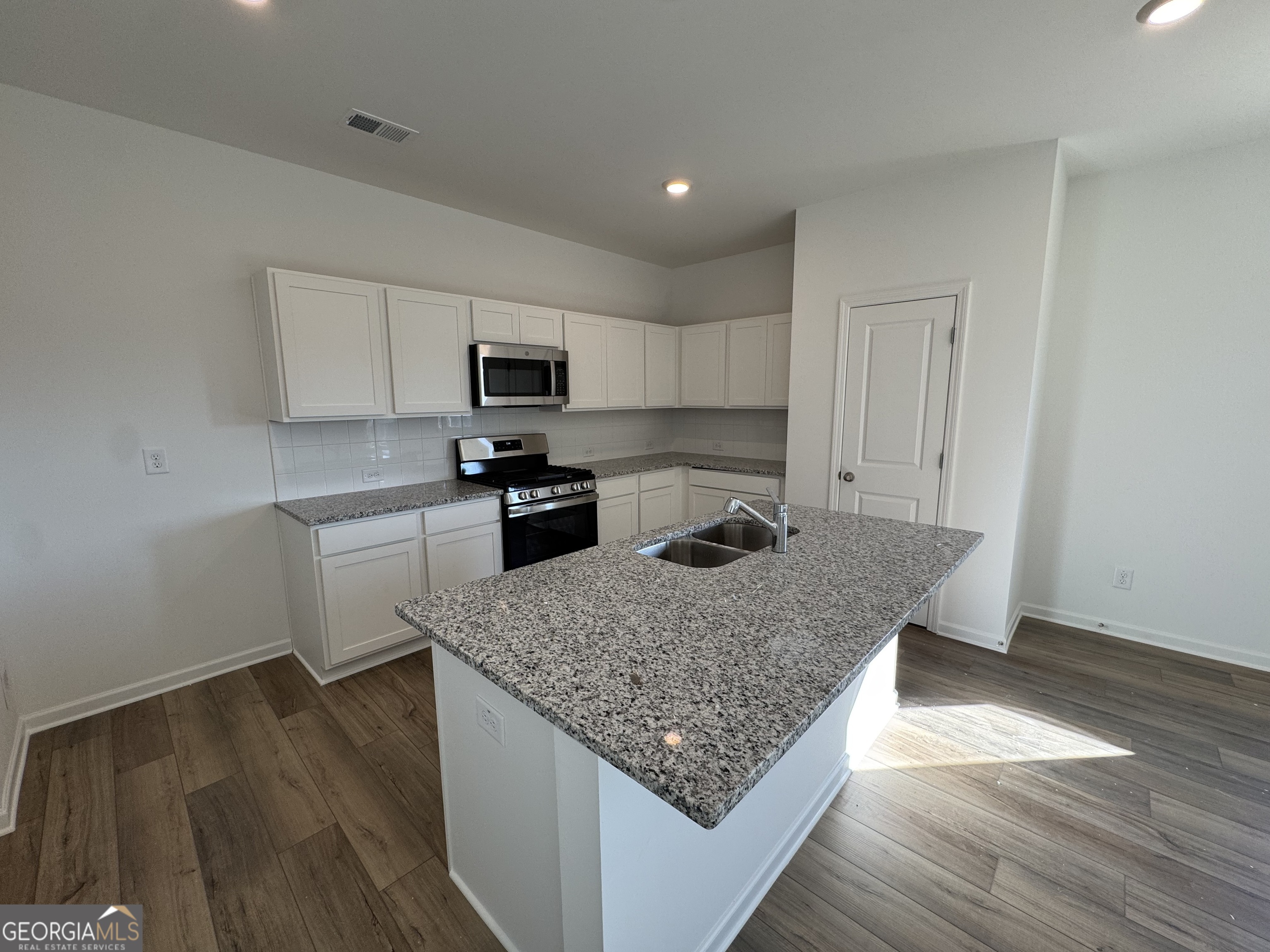 2116 Boxwood Circle SE