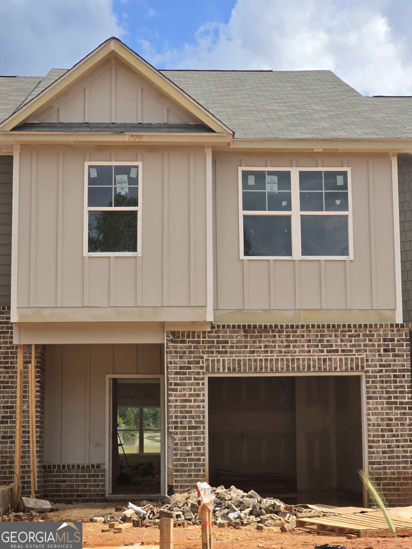 2816 Lillian Lane