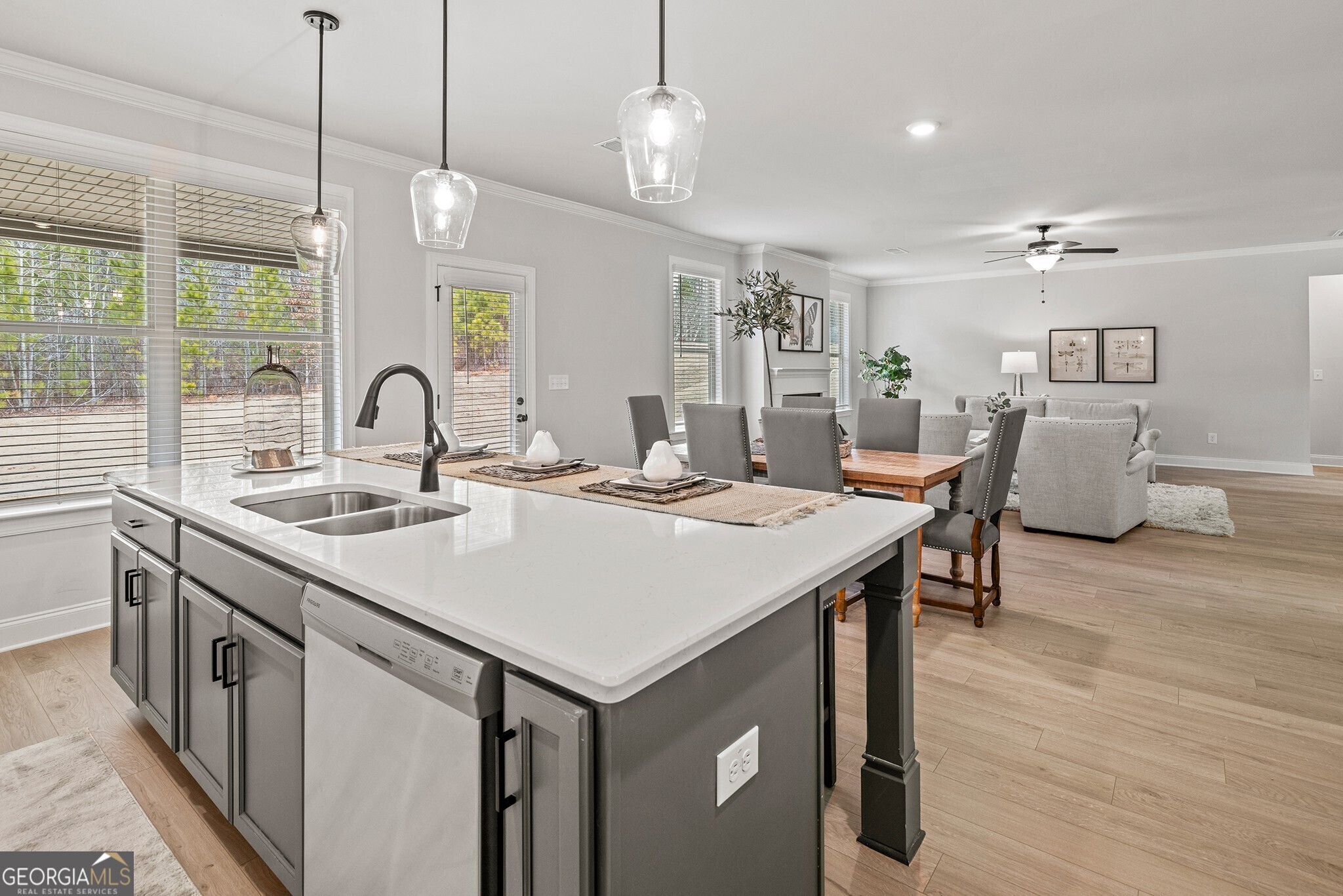 3265 Lions Ruby Lane