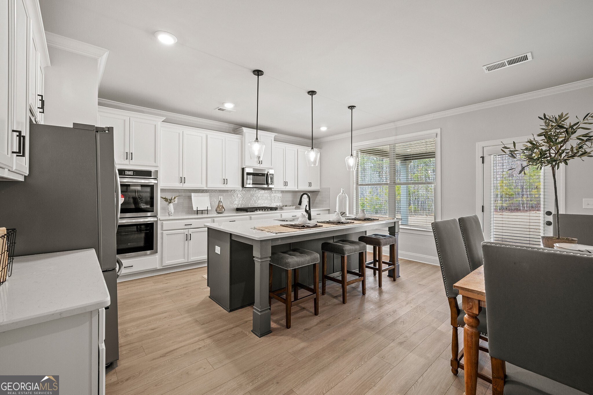 3265 Lions Ruby Lane