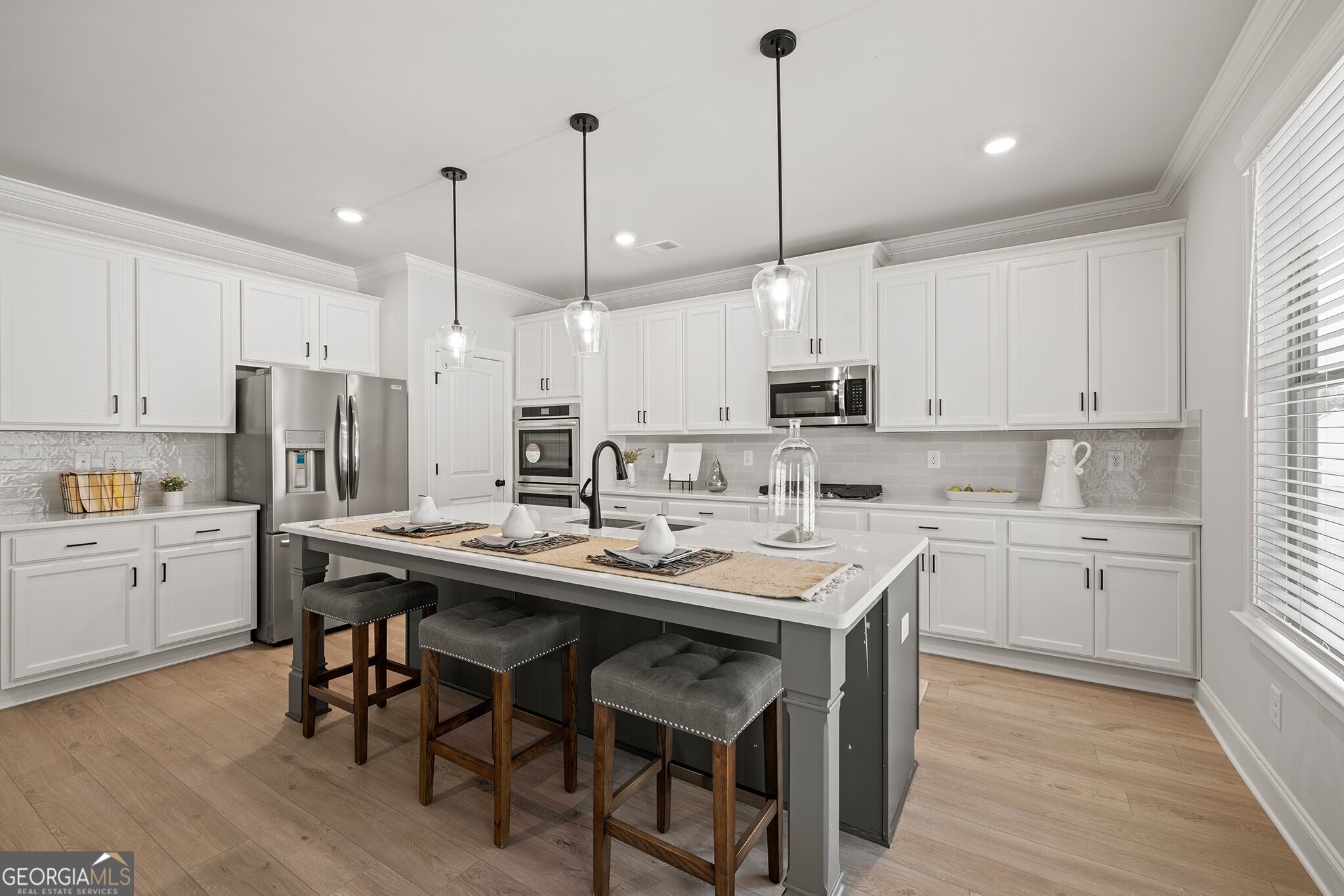 3244 Lions Ruby Lane