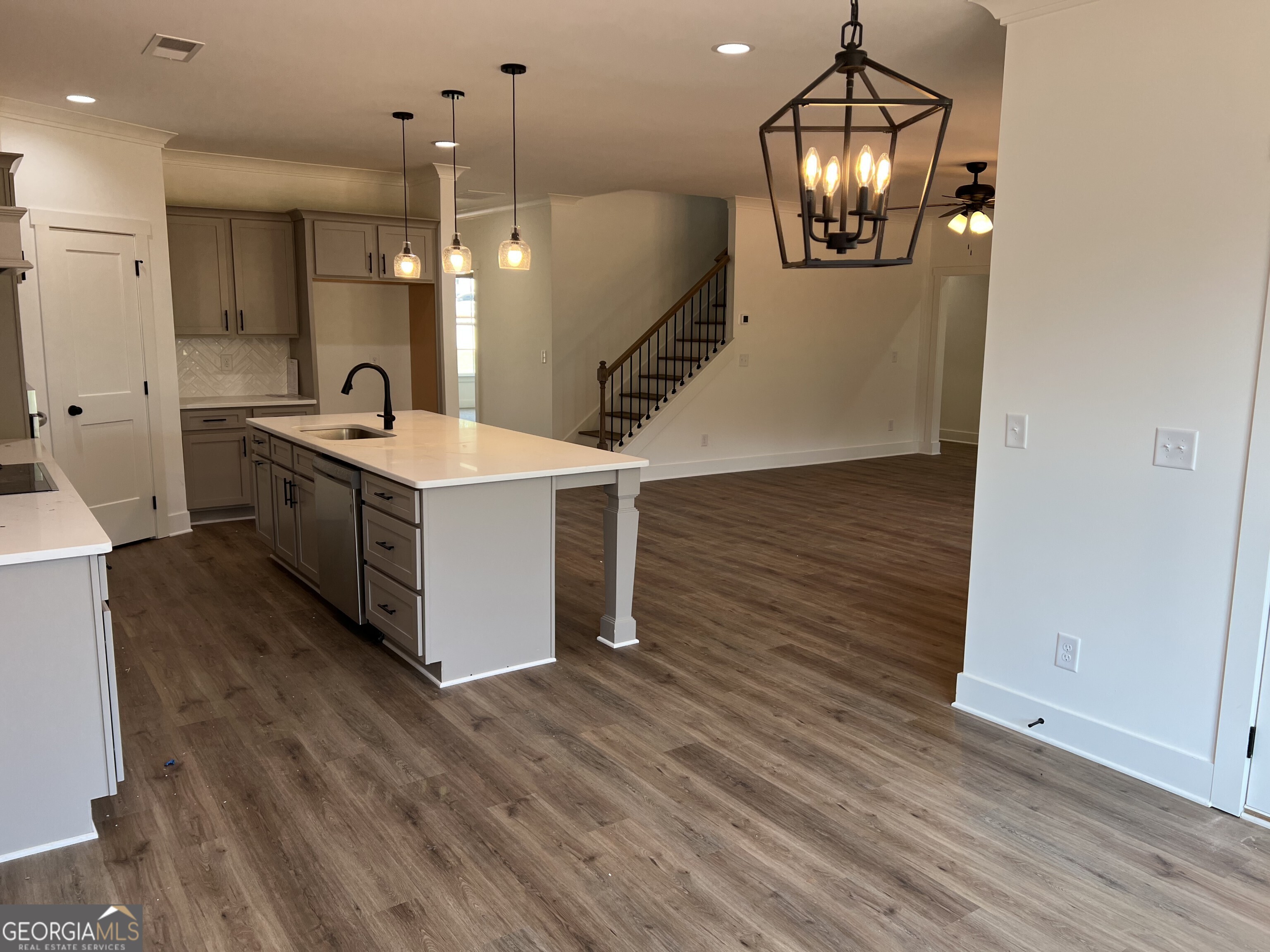 93 Tomahawk Trail