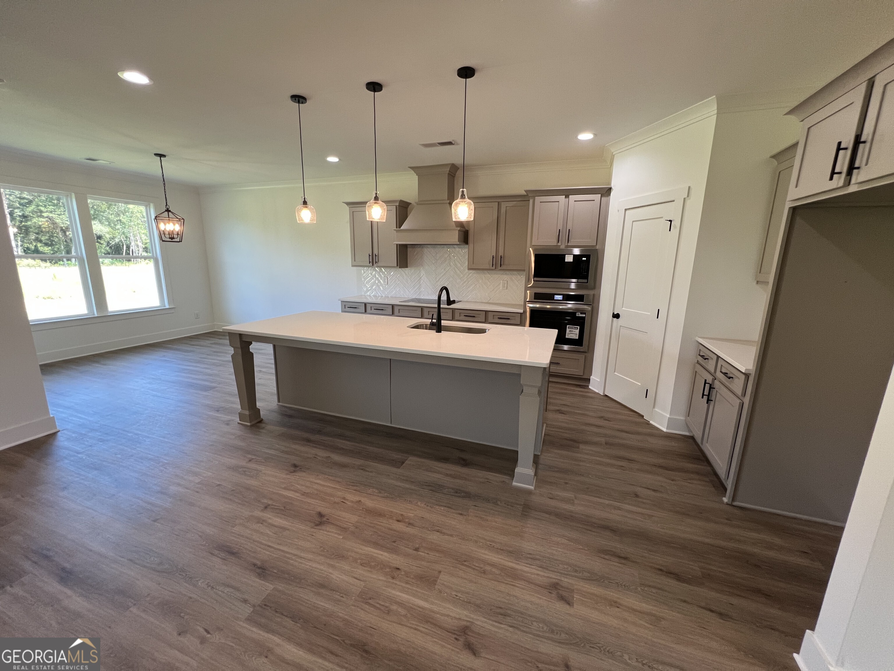 93 Tomahawk Trail