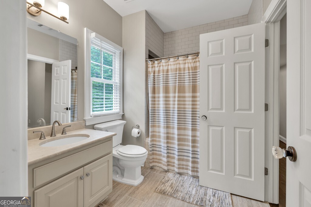 5588 Rhododendron Trail