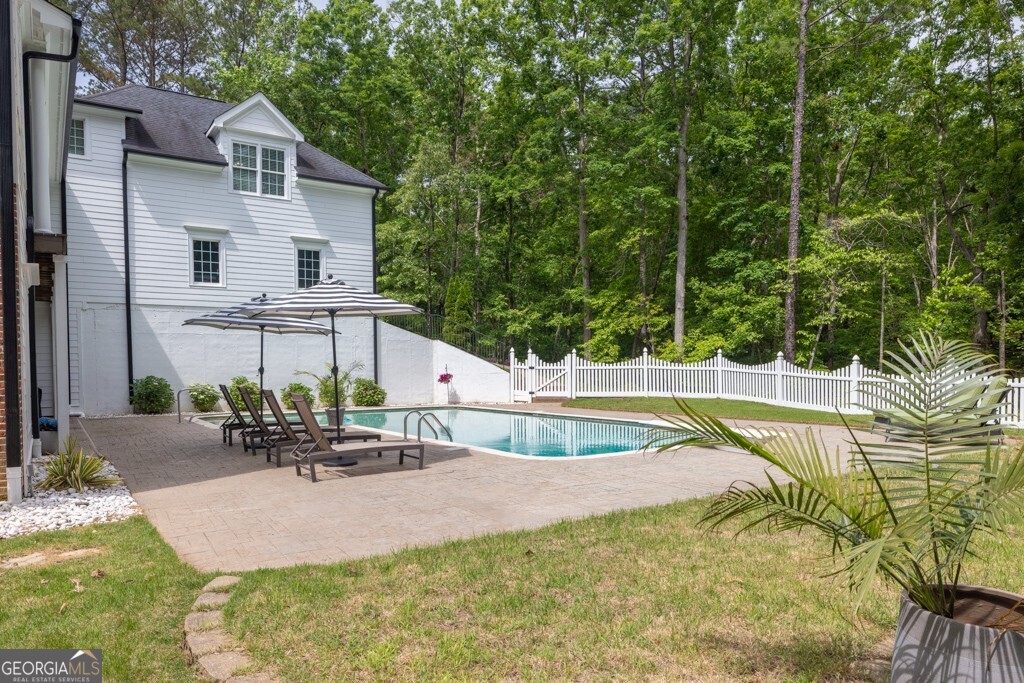 5588 Rhododendron Trail