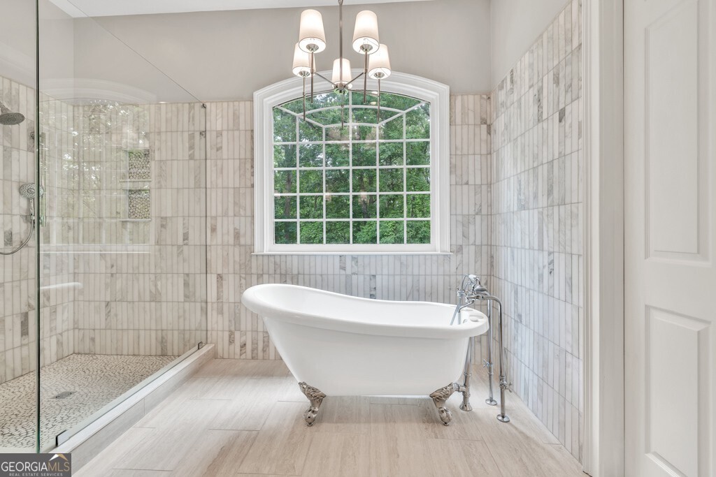 5588 Rhododendron Trail