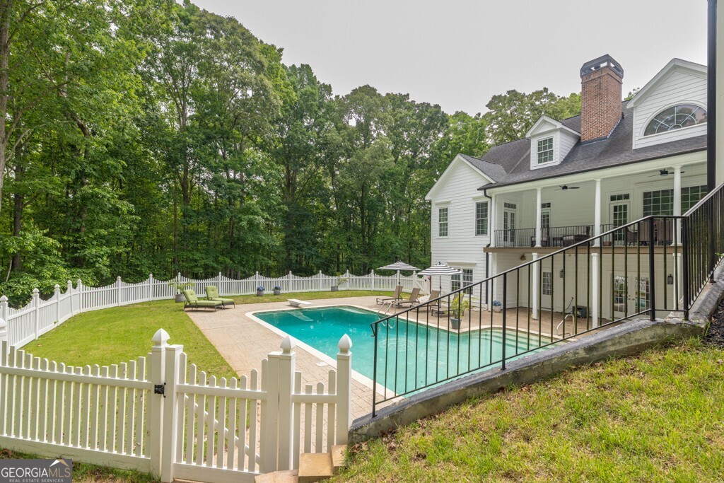 5588 Rhododendron Trail