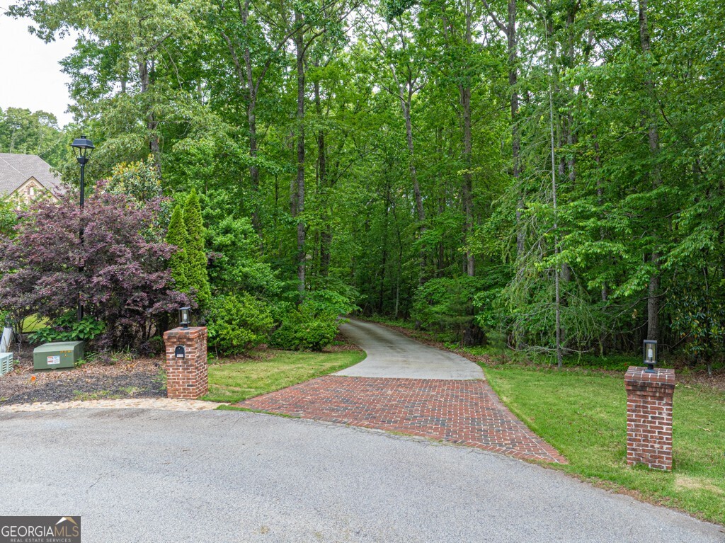 5588 Rhododendron Trail