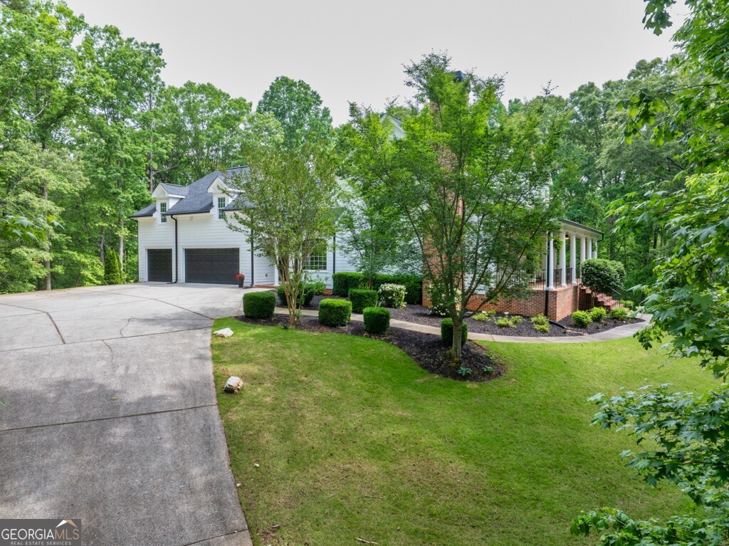 5588 Rhododendron Trail