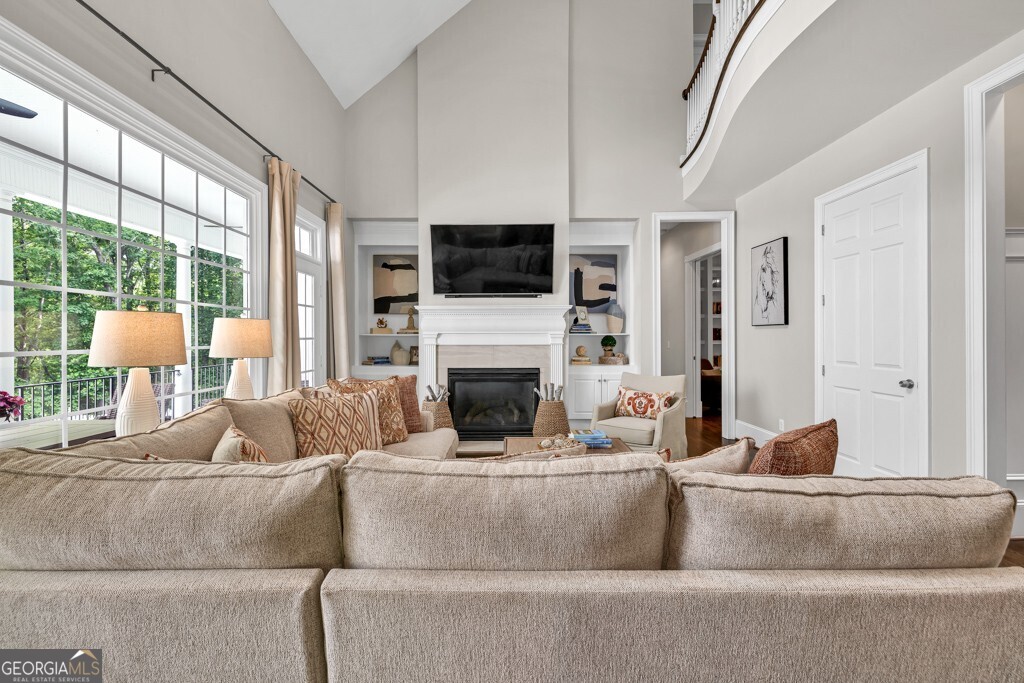 5588 Rhododendron Trail