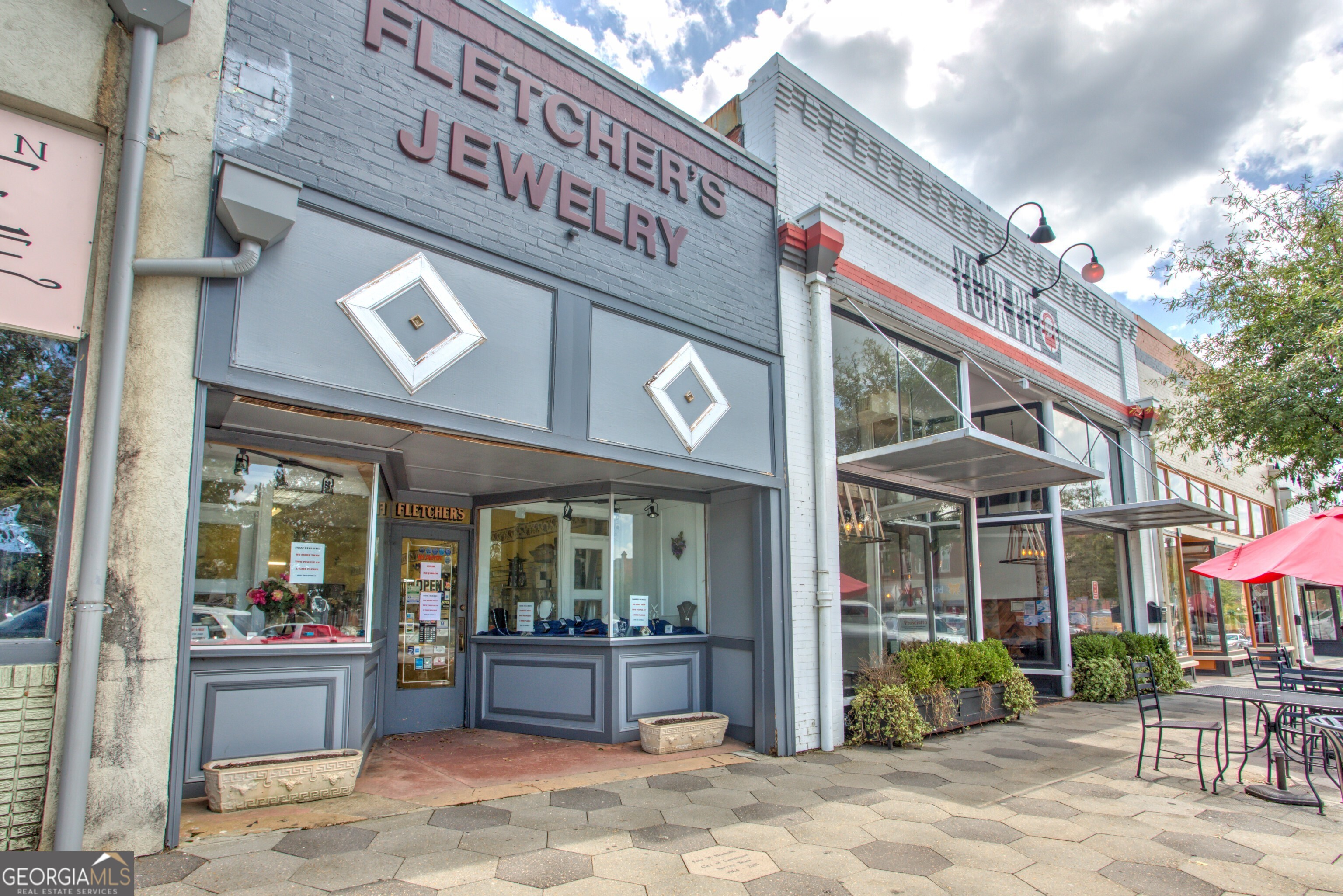 1285 PJ East Road