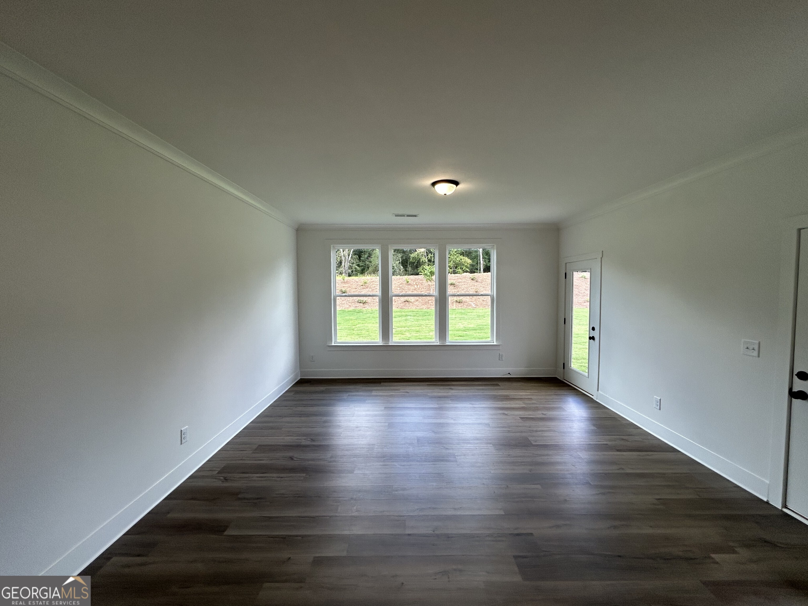 1285 PJ East Road