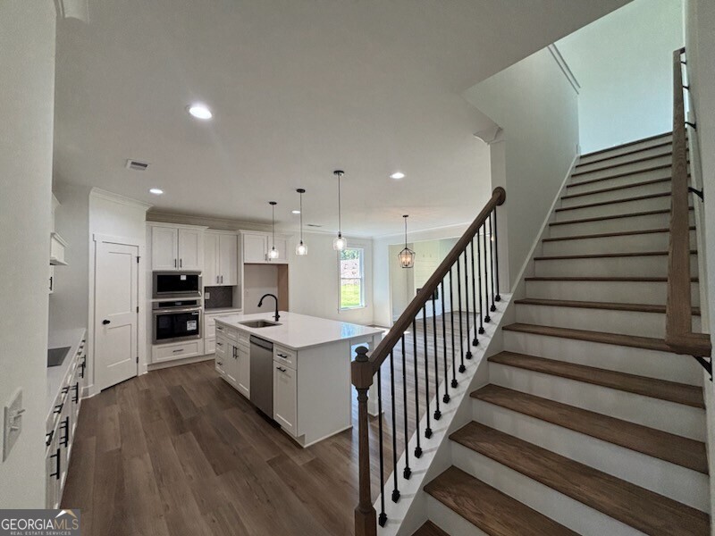 1269 PJ East Road