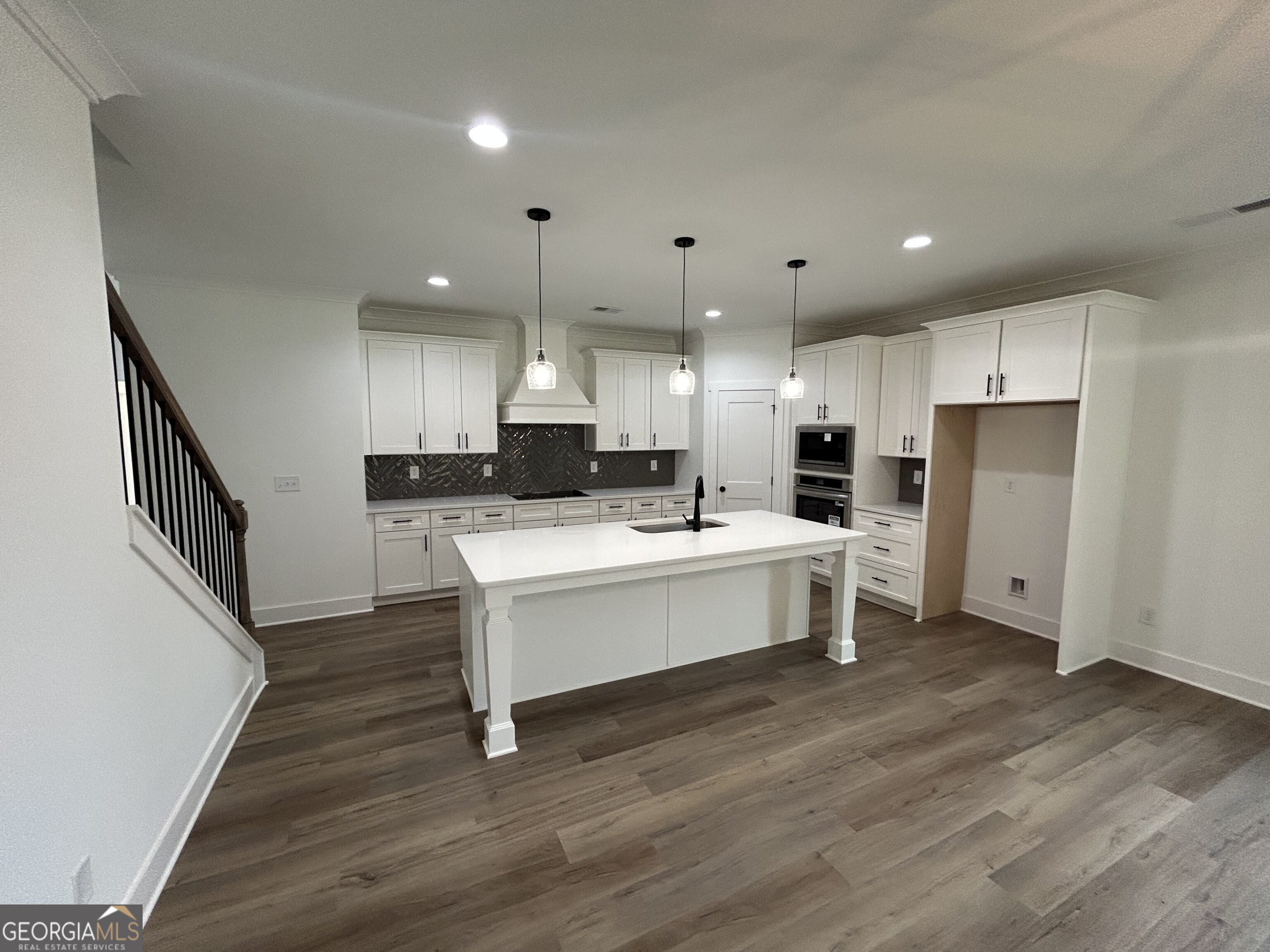 1269 PJ East Road