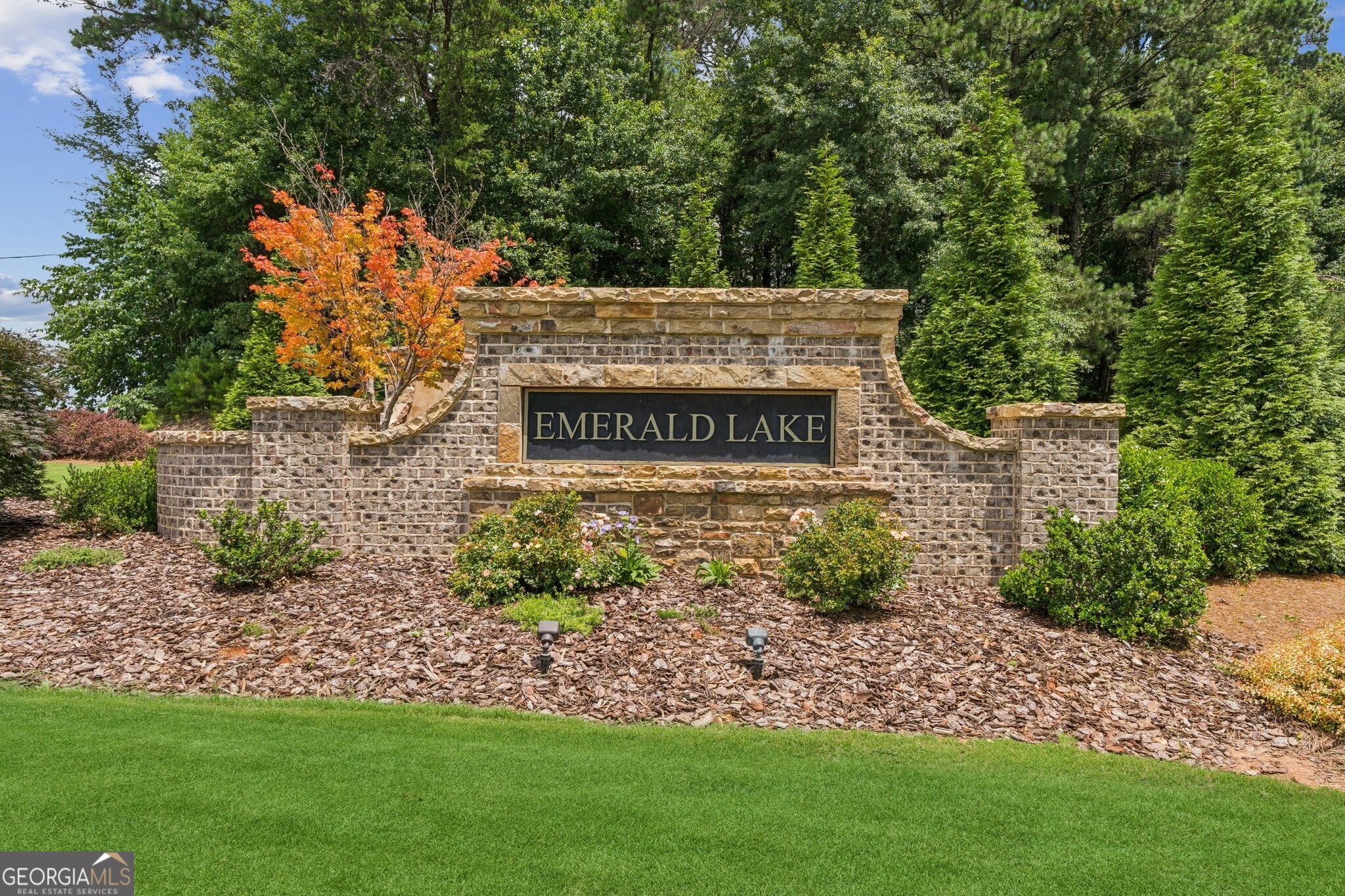 585 Emerald Parkway