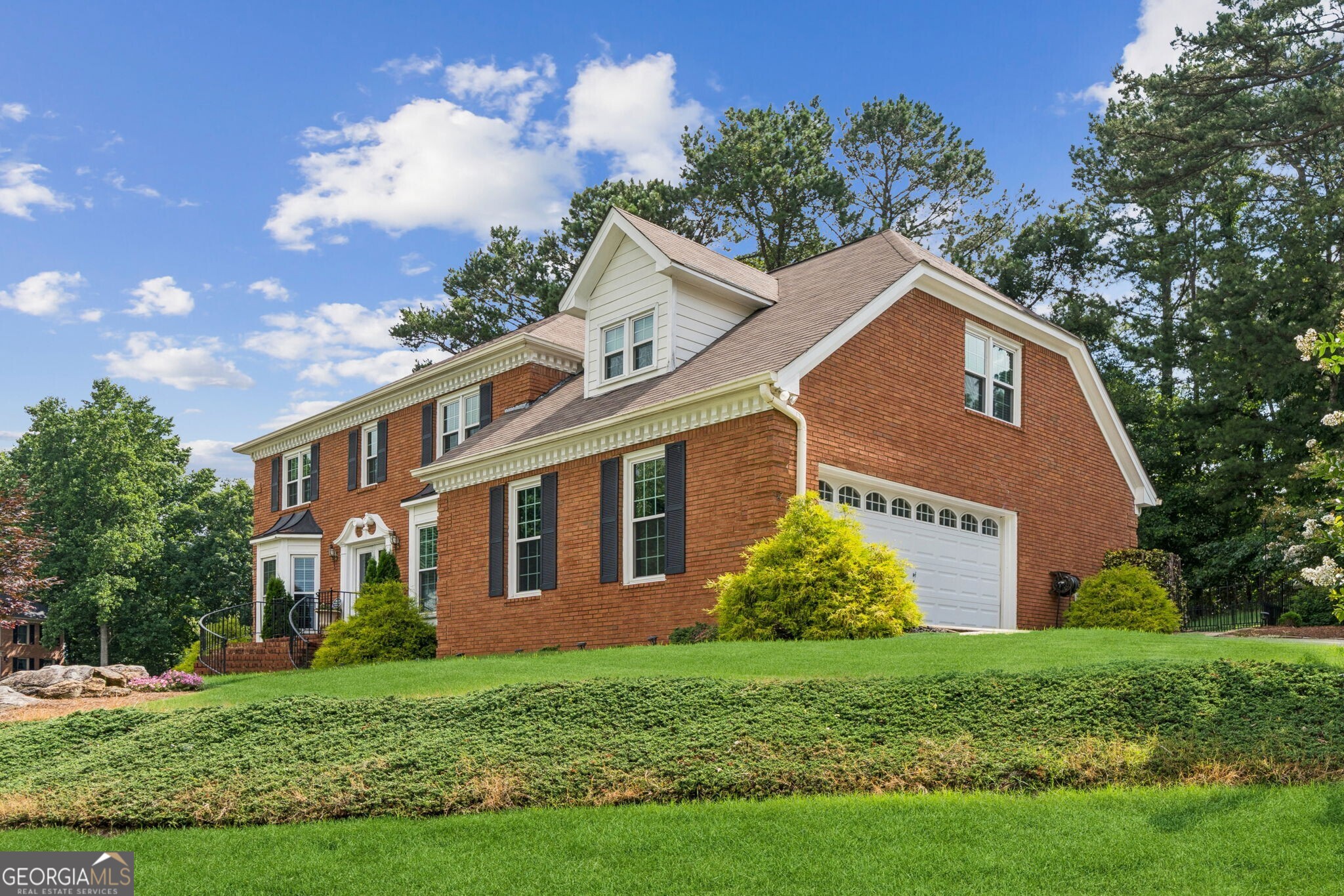 585 Emerald Parkway