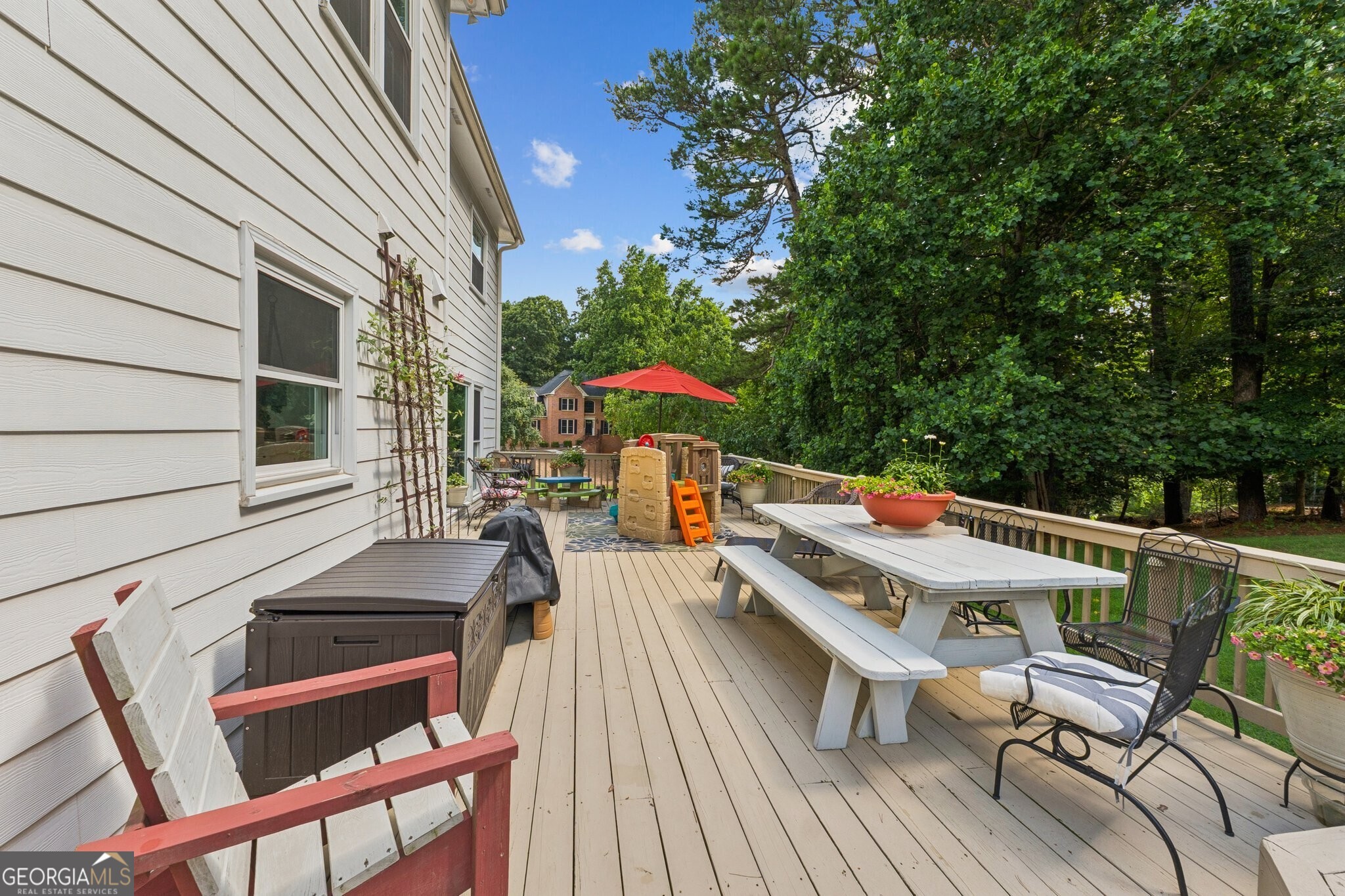 585 Emerald Parkway