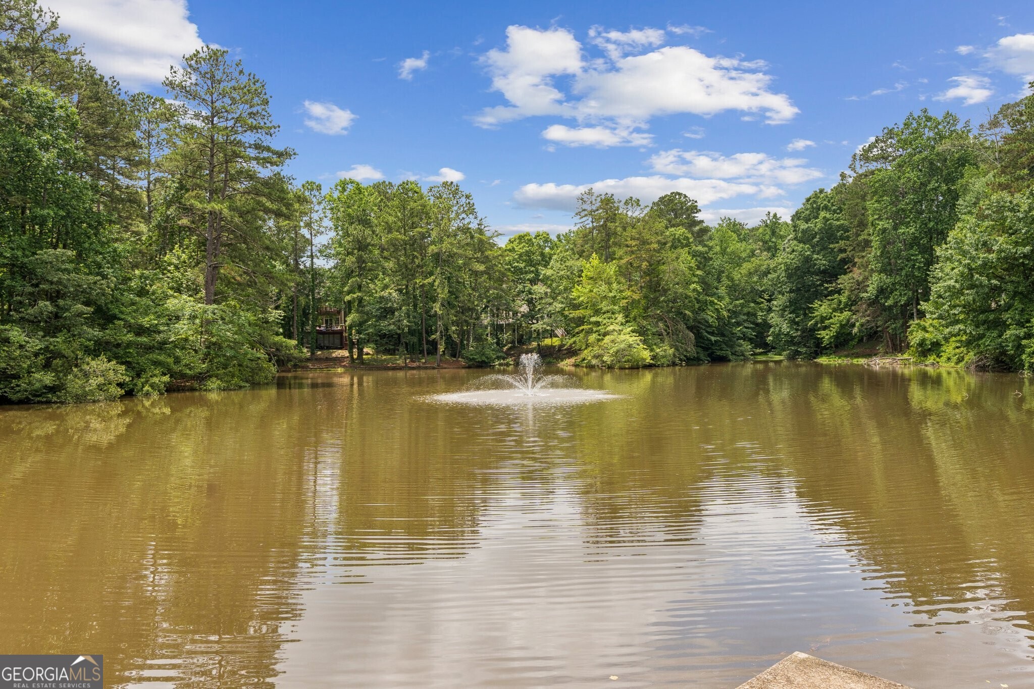 585 Emerald Parkway