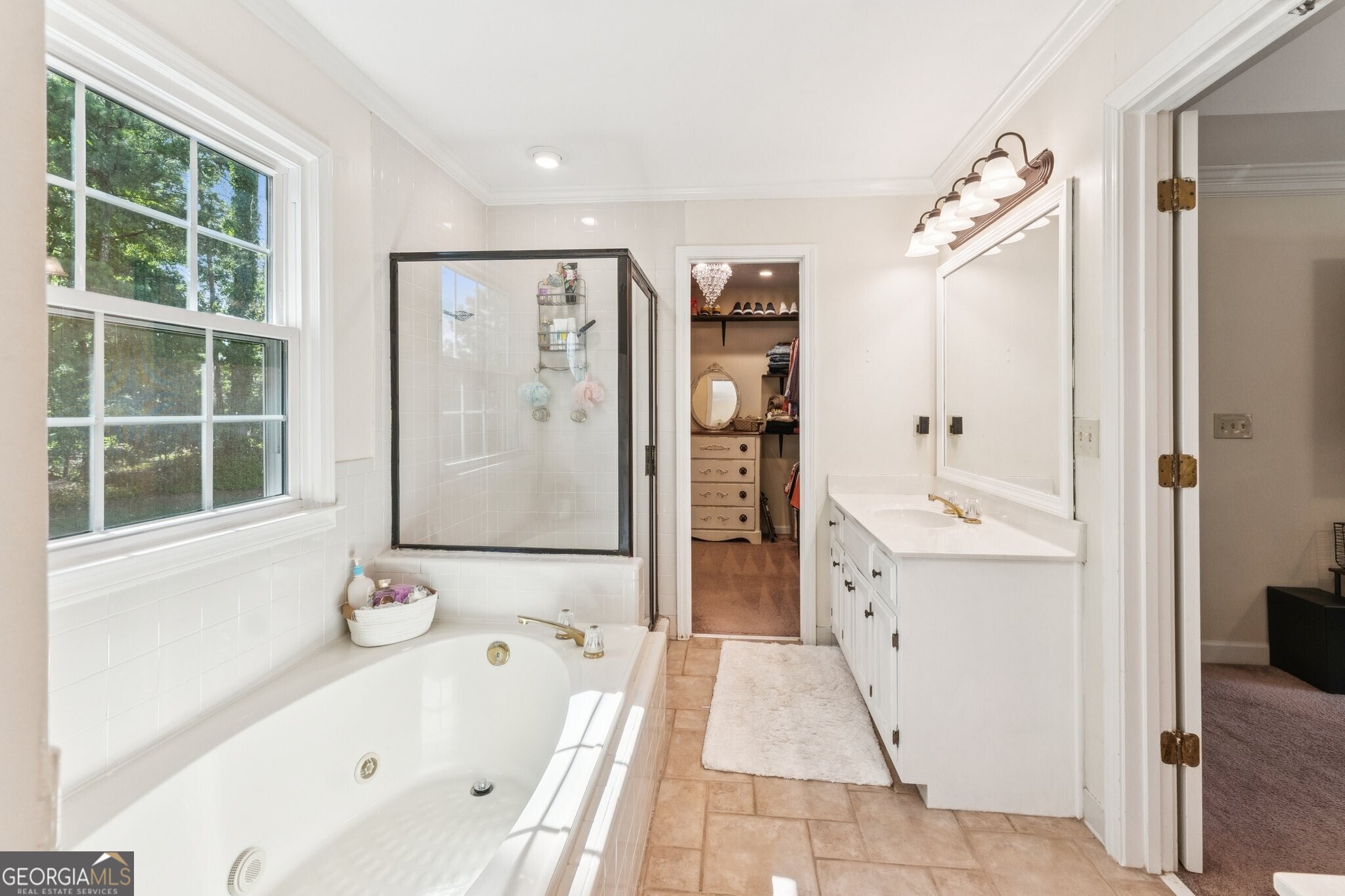 585 Emerald Parkway