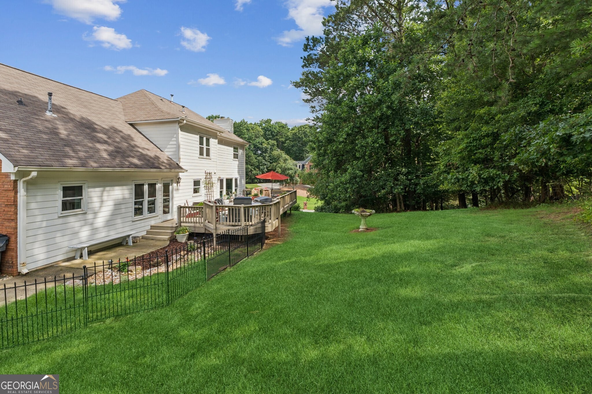 585 Emerald Parkway