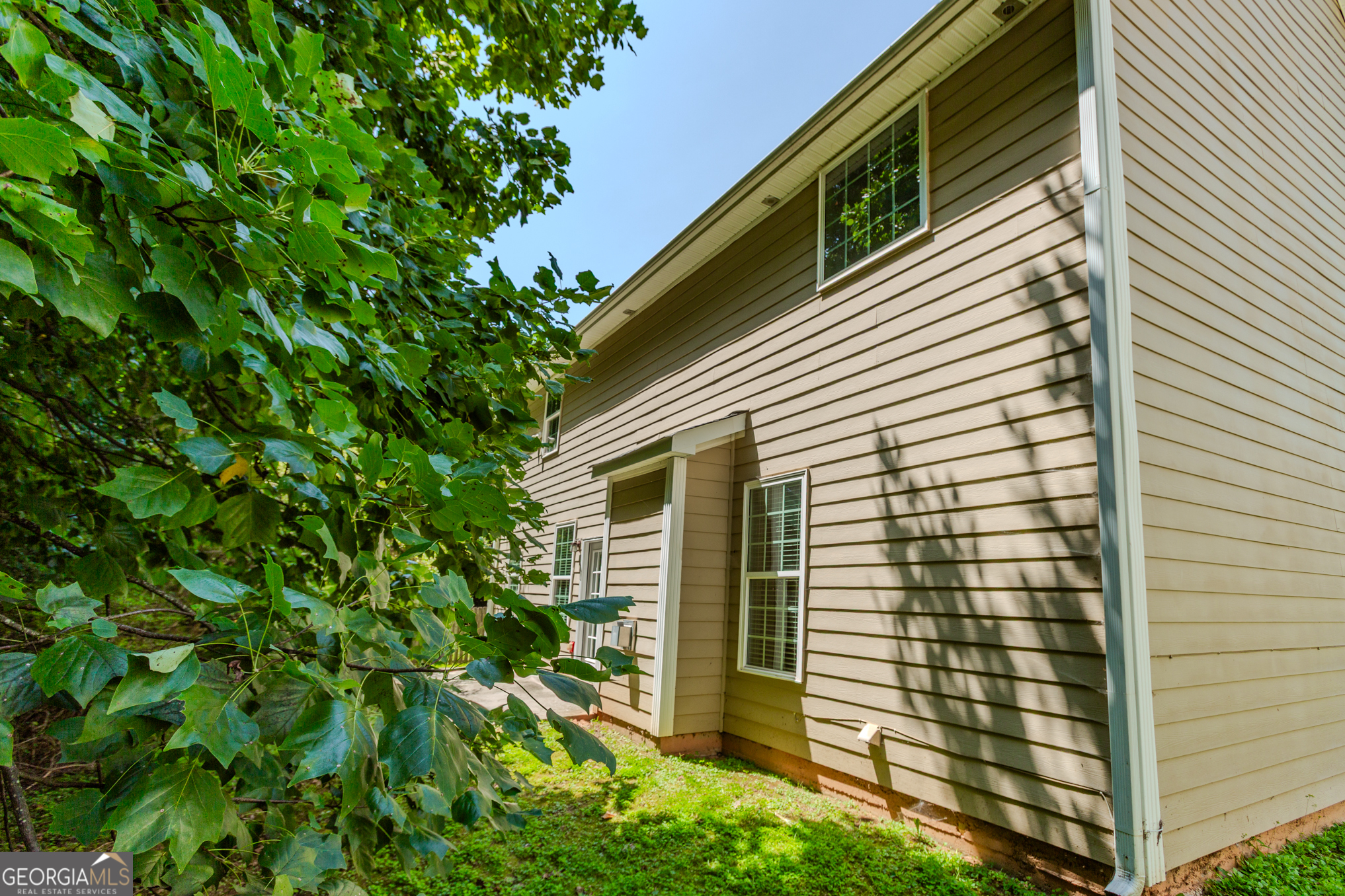 922 Lakeside Court