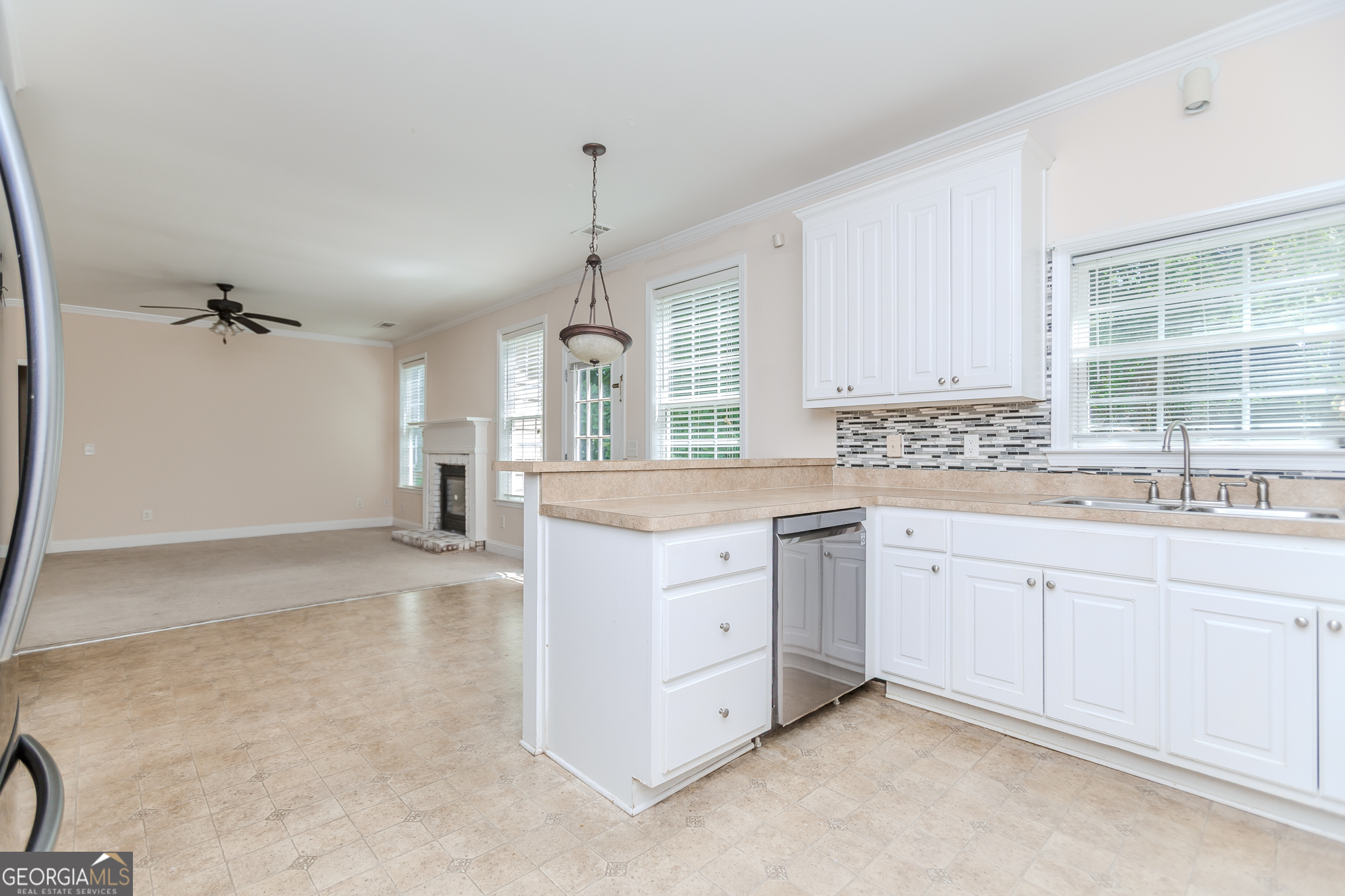 922 Lakeside Court